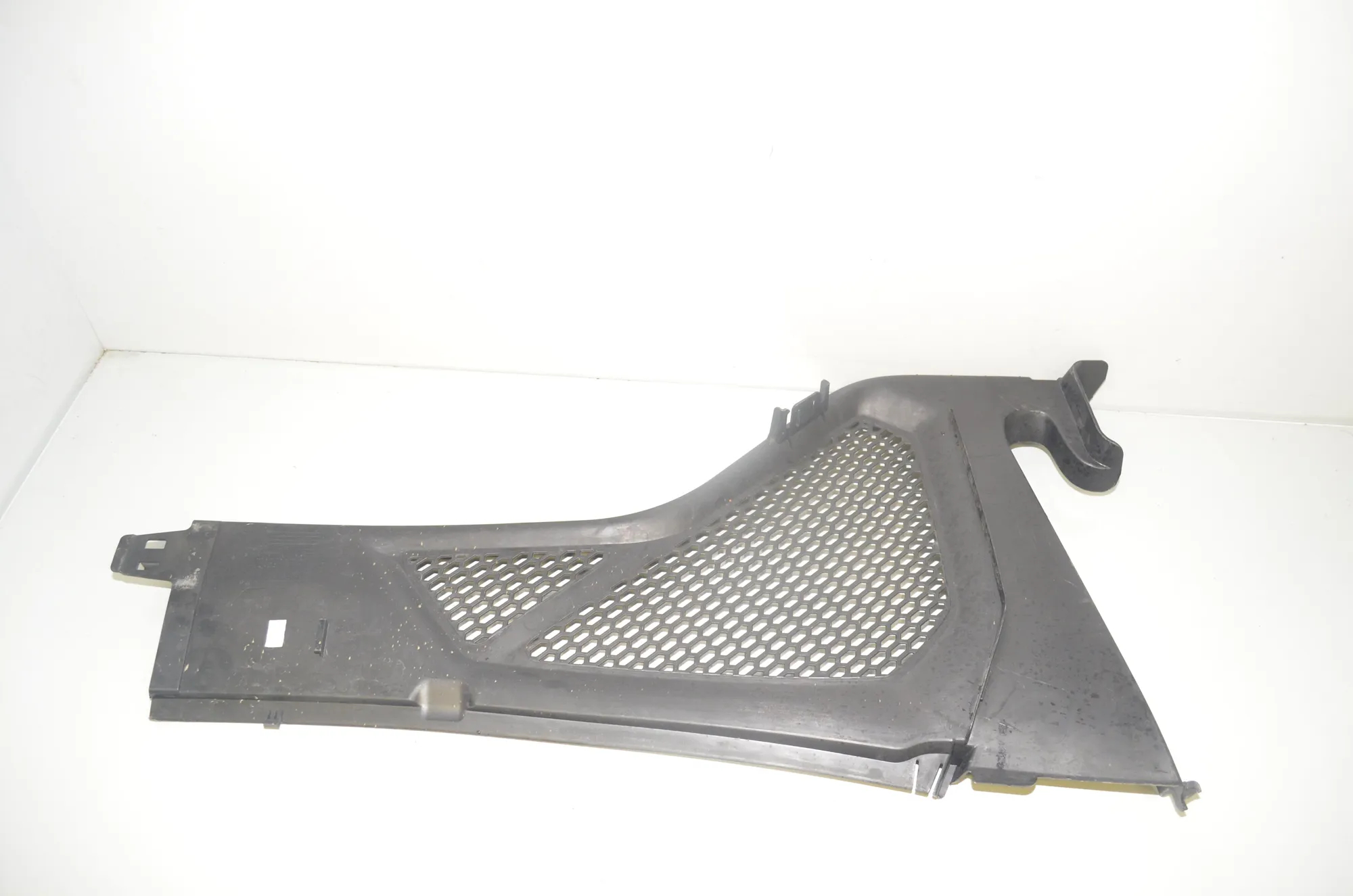 Front Wiper Cowl Trim – OEM 9245593 · BMW X6 (F16, F86) M 50 d 2016 – 3