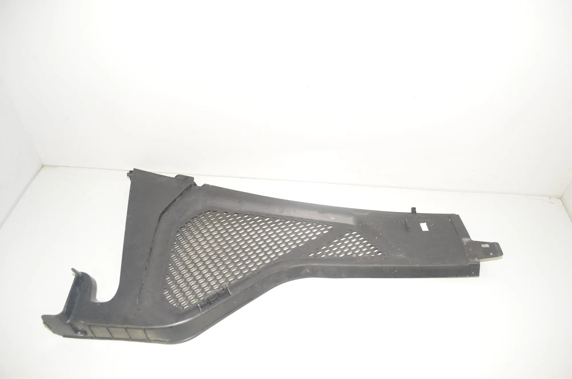 Front Wiper Cowl Trim – OEM 9245593 · BMW X6 (F16, F86) M 50 d 2016 – 4