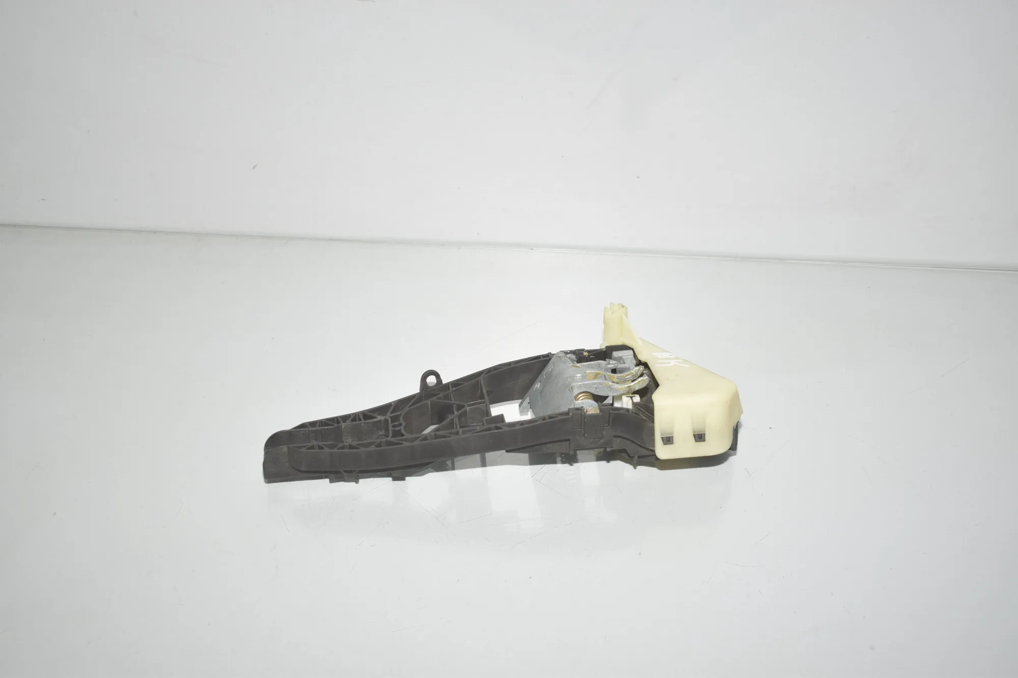 Rear Left Door Interior Handle Frame – OEM 7401209 · BMW X6 (F16, F86) M 50 d 2016