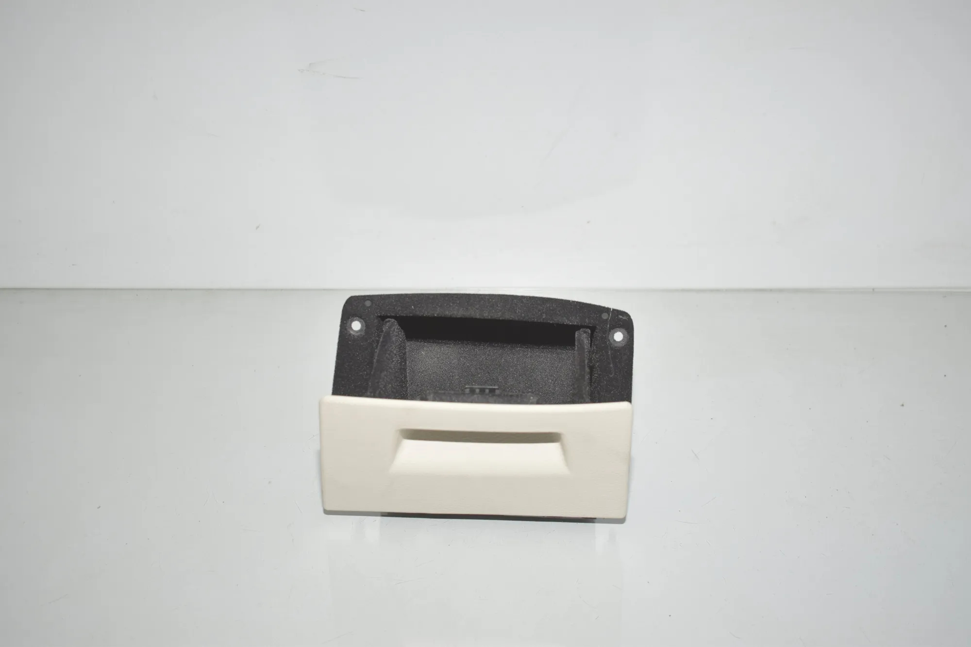 Glove Compartment – OEM 16F1721-01 · BMW X6 (F16, F86) M 50 d 2016 – 5