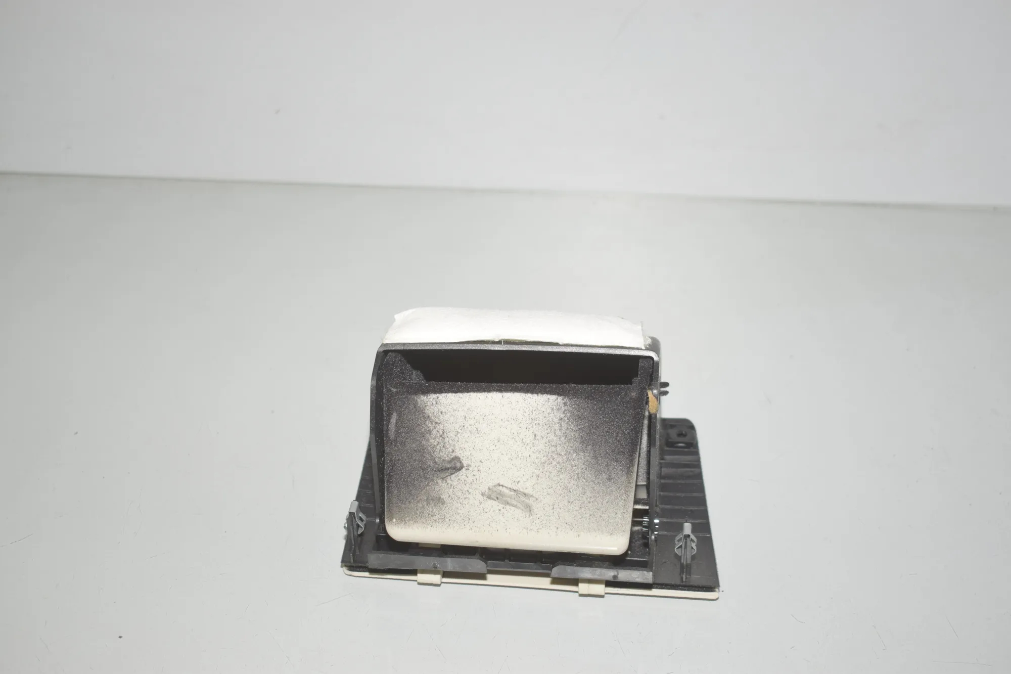 Glove Compartment – OEM 16F1721-01 · BMW X6 (F16, F86) M 50 d 2016 – 4
