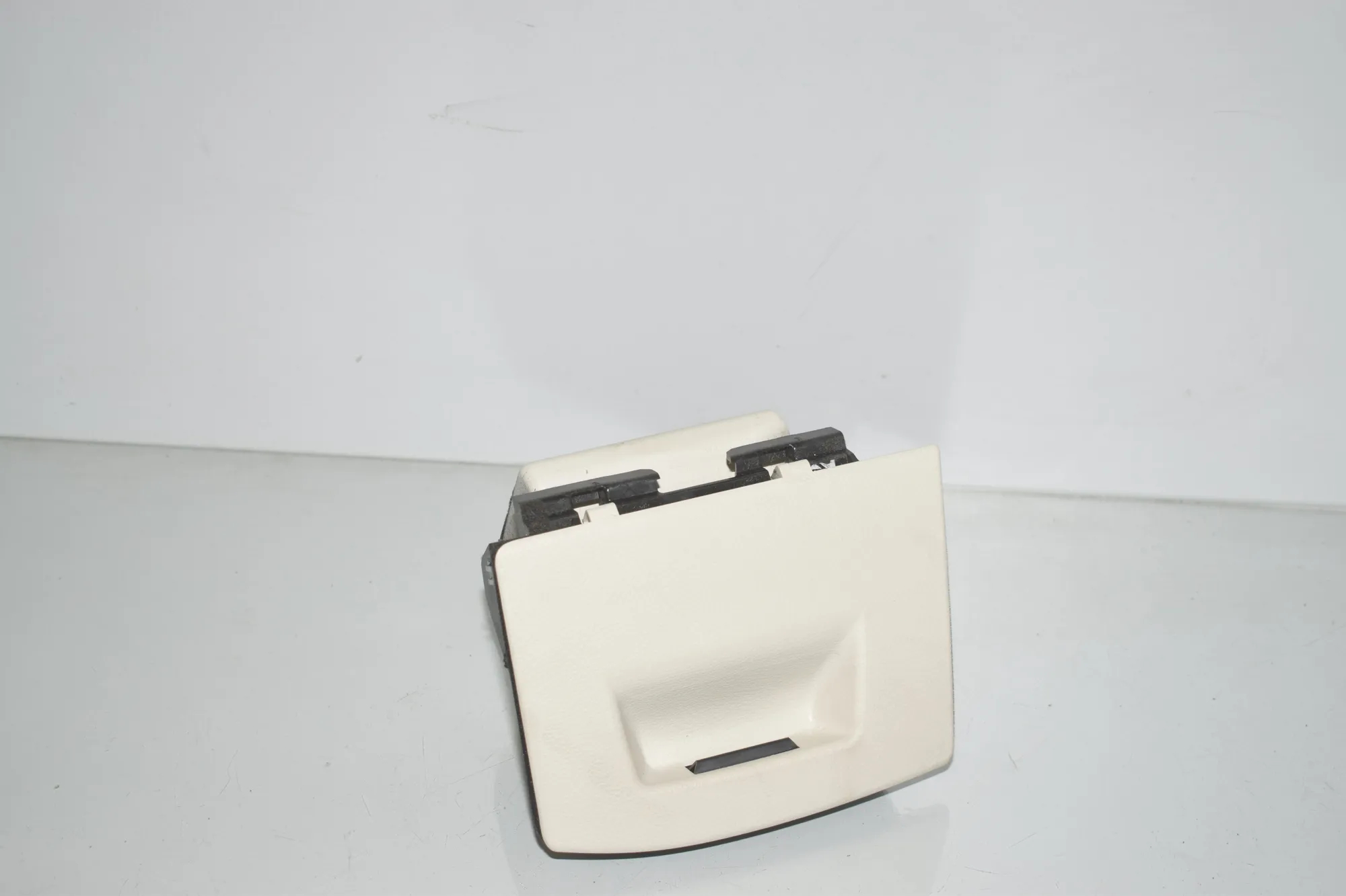 Glove Compartment – OEM 16F1721-01 · BMW X6 (F16, F86) M 50 d 2016 – 2