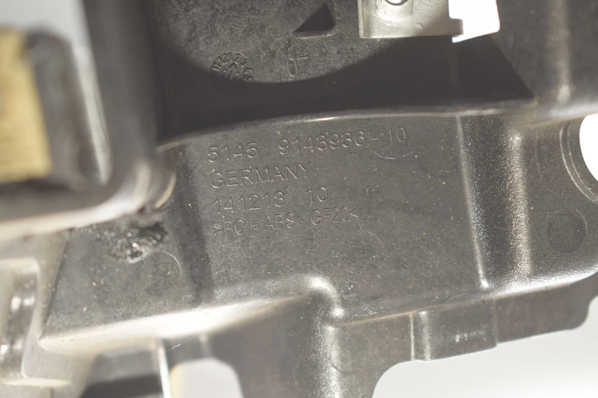 Other Interior Parts – OEM 9143936 · BMW 7 (F01, F02) 740 d xDrive 2011 – 5
