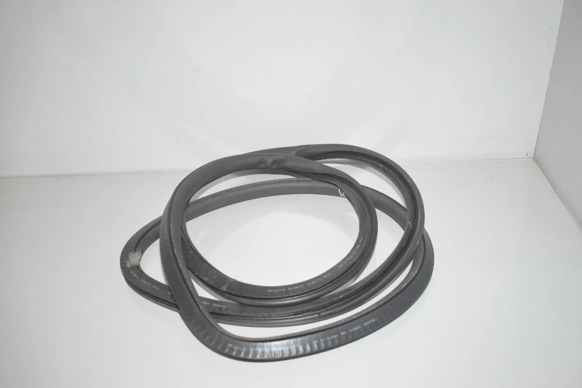 Rear Left Door Seal Rubber – OEM 7178029 · BMW 7 (F01, F02) 740 d xDrive 2011 – 3