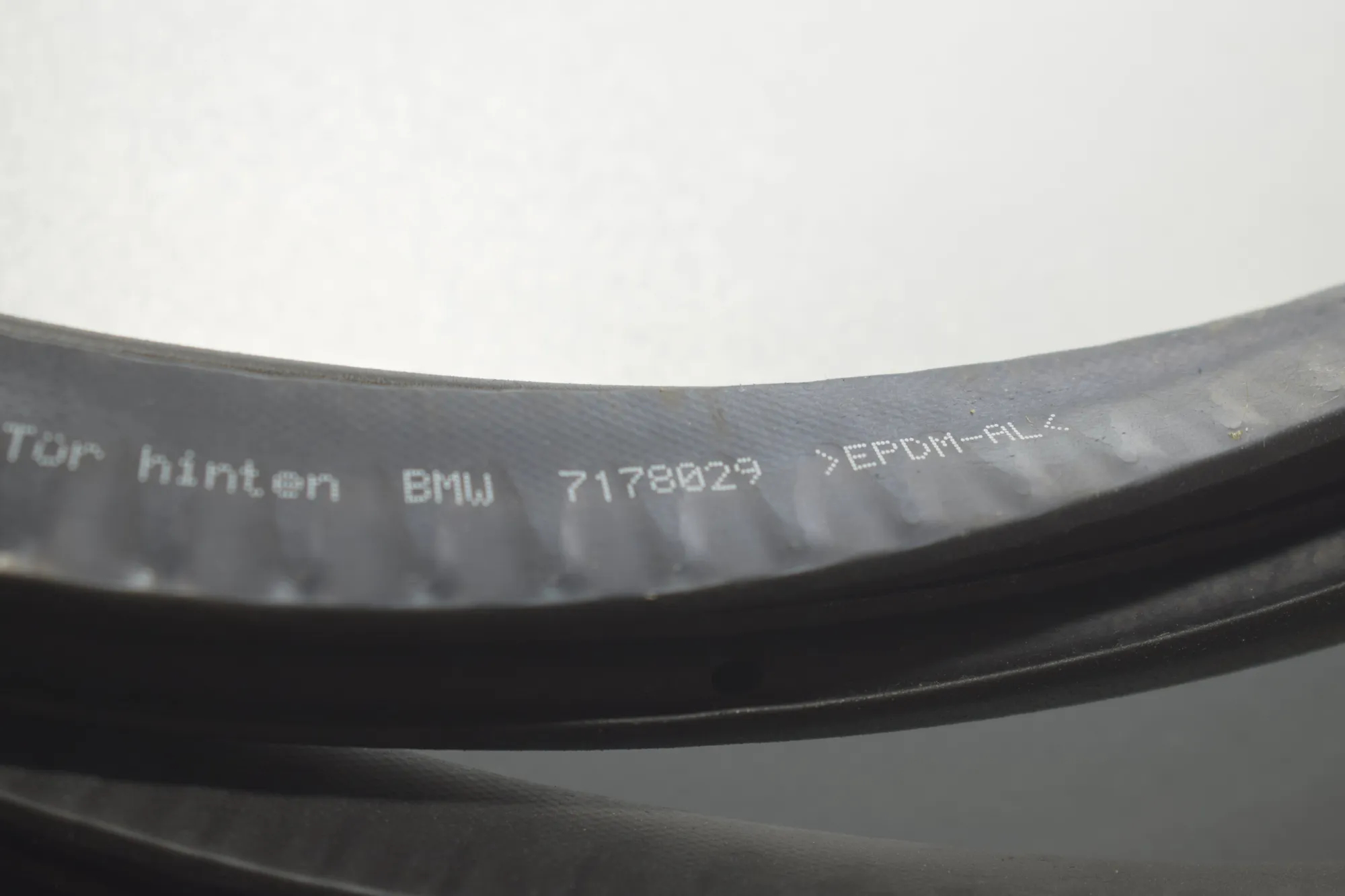 Rear Left Door Seal Rubber – OEM 7178029 · BMW 7 (F01, F02) 740 d xDrive 2011 – 5