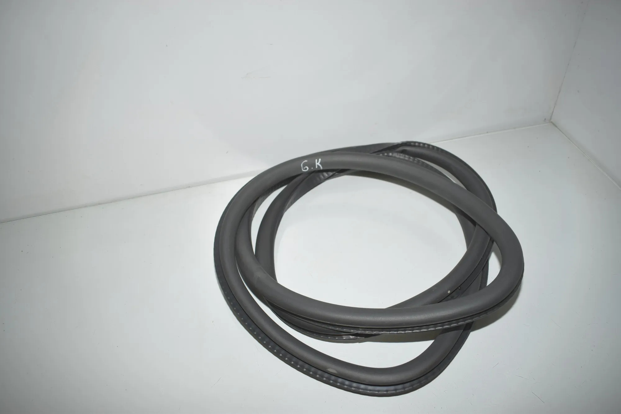 Rear Left Door Seal Rubber – OEM 7178029 · BMW 7 (F01, F02) 740 d xDrive 2011 – 2