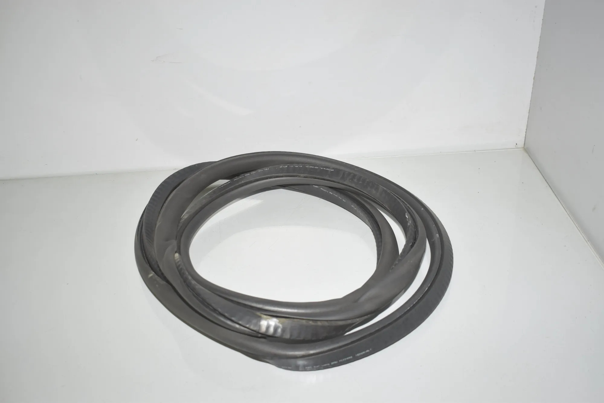 Front Right Door Seal Rubber – OEM 7177999 · BMW 7 (F01, F02) 740 d xDrive 2011 – 4