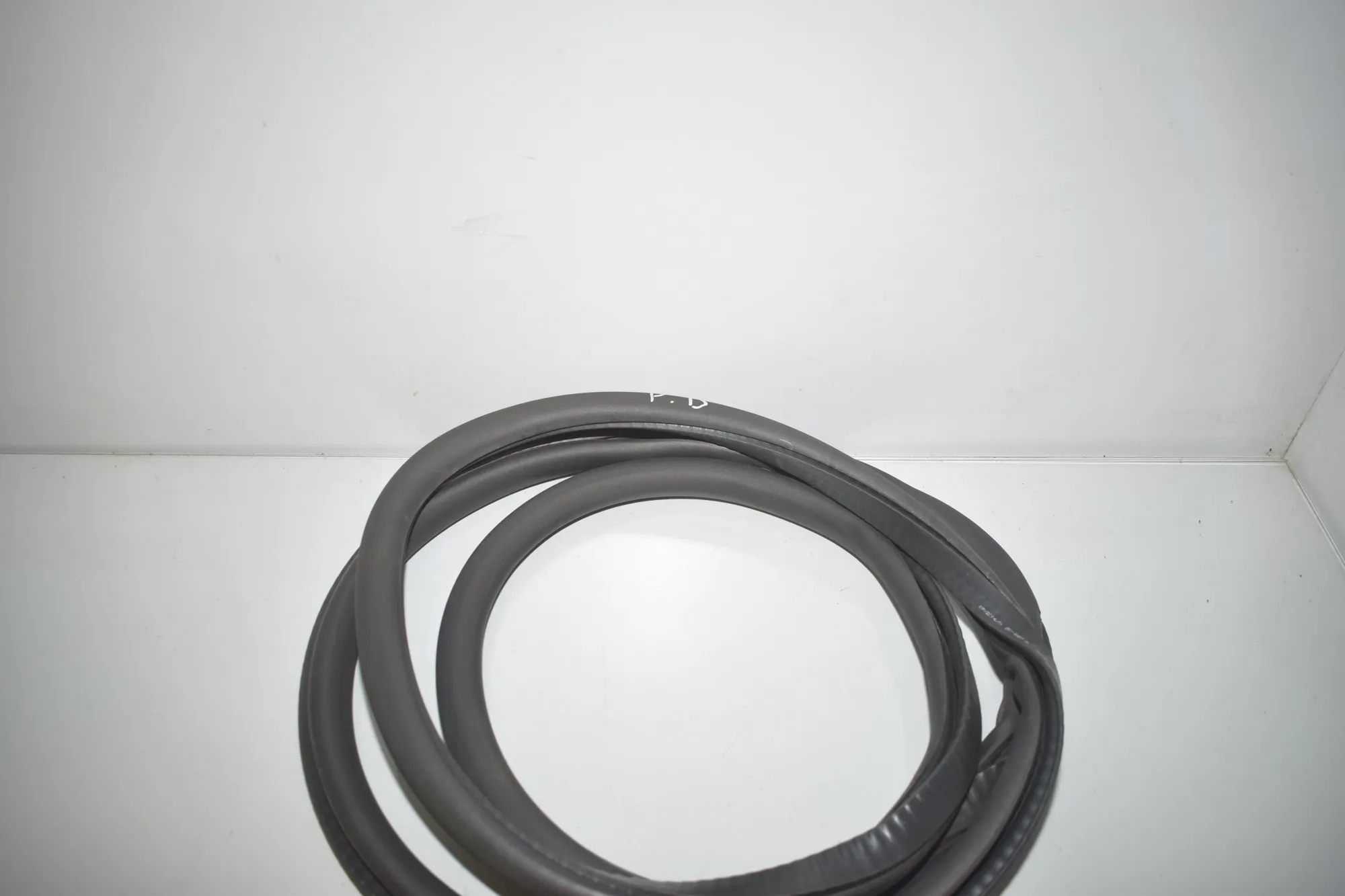 Front Right Door Seal Rubber – OEM 7177999 · BMW 7 (F01, F02) 740 d xDrive 2011 – 2