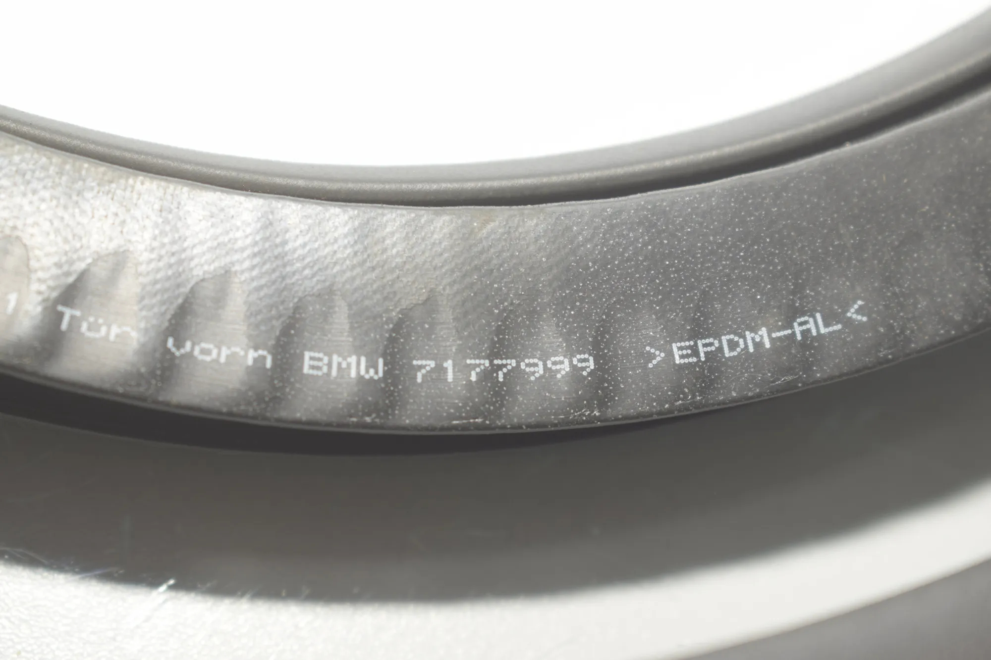 Front Right Door Seal Rubber – OEM 7177999 · BMW 7 (F01, F02) 740 d xDrive 2011 – 5