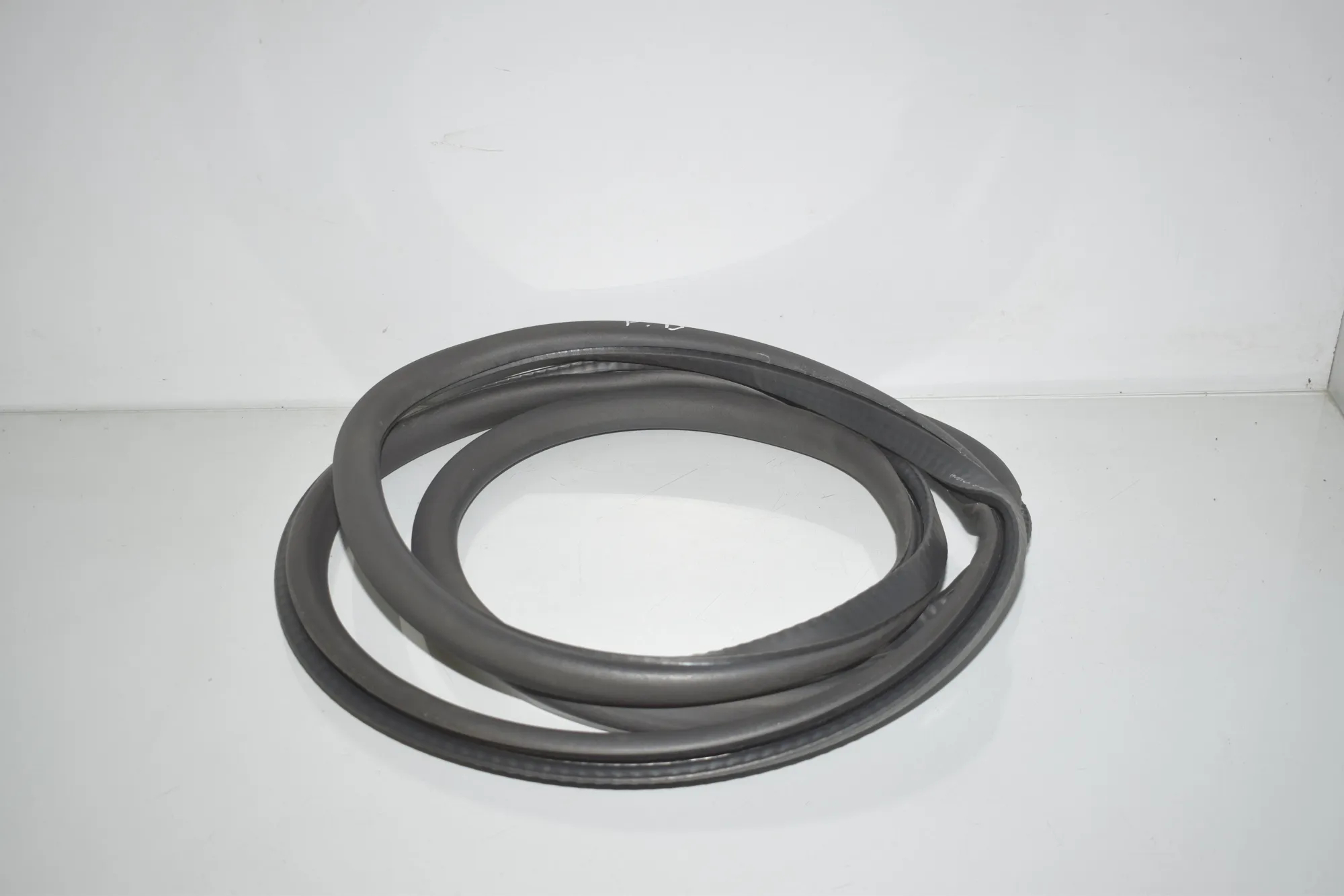 Front Right Door Seal Rubber – OEM 7177999 · BMW 7 (F01, F02) 740 d xDrive 2011