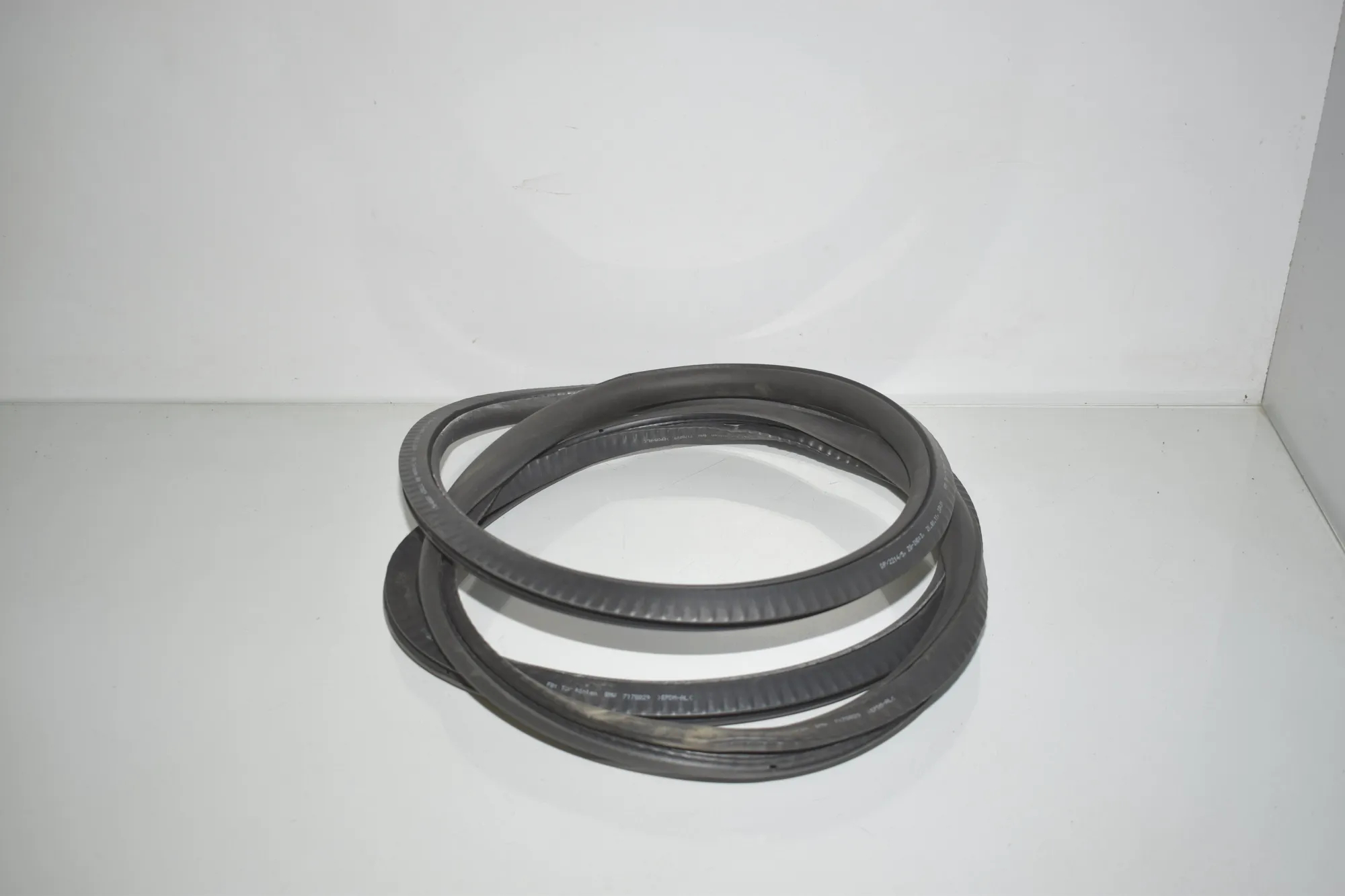 Rear Right Door Seal Rubber – OEM 7178029 · BMW 7 (F01, F02) 740 d xDrive 2011 – 3