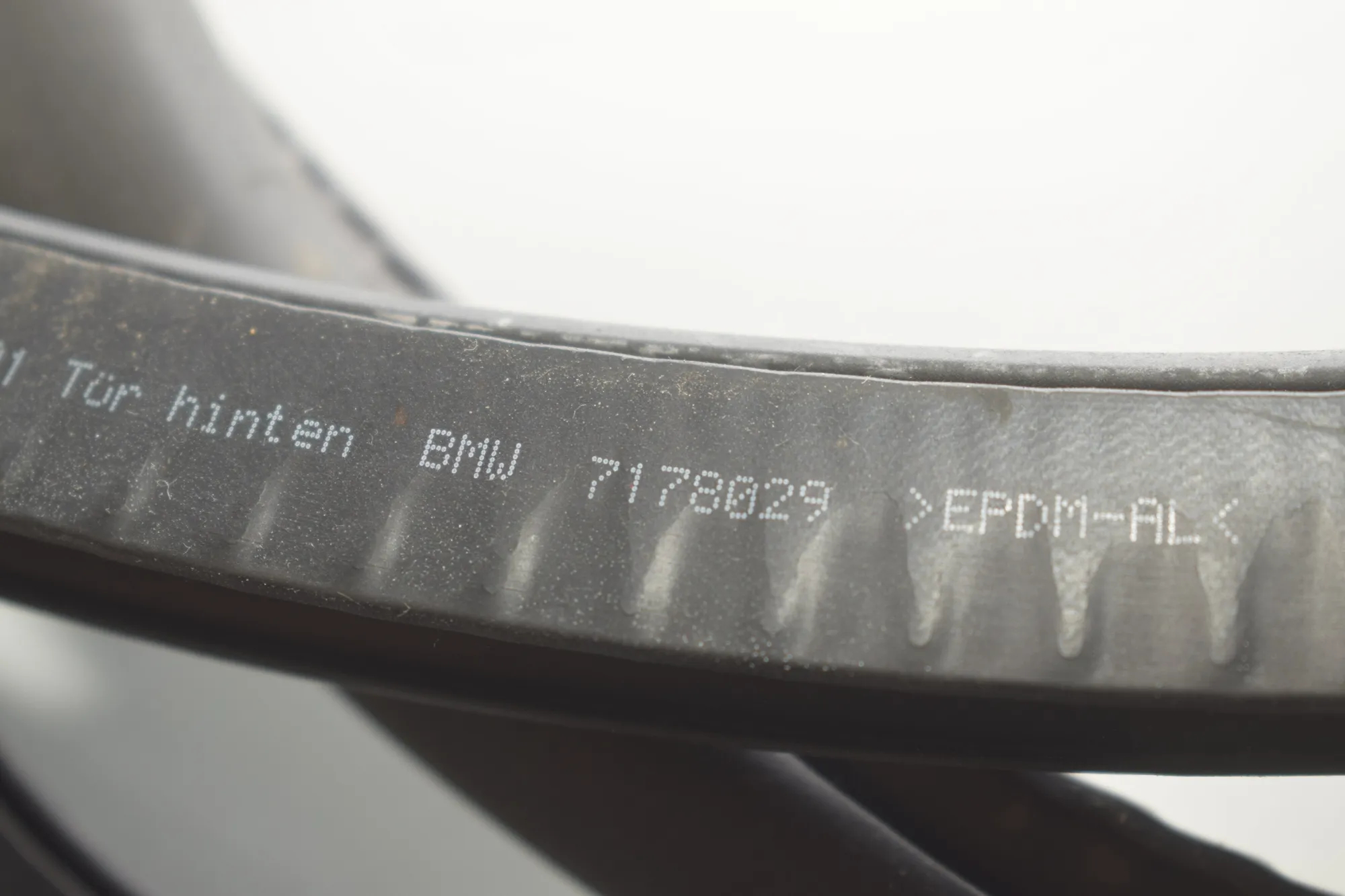 Rear Right Door Seal Rubber – OEM 7178029 · BMW 7 (F01, F02) 740 d xDrive 2011 – 5