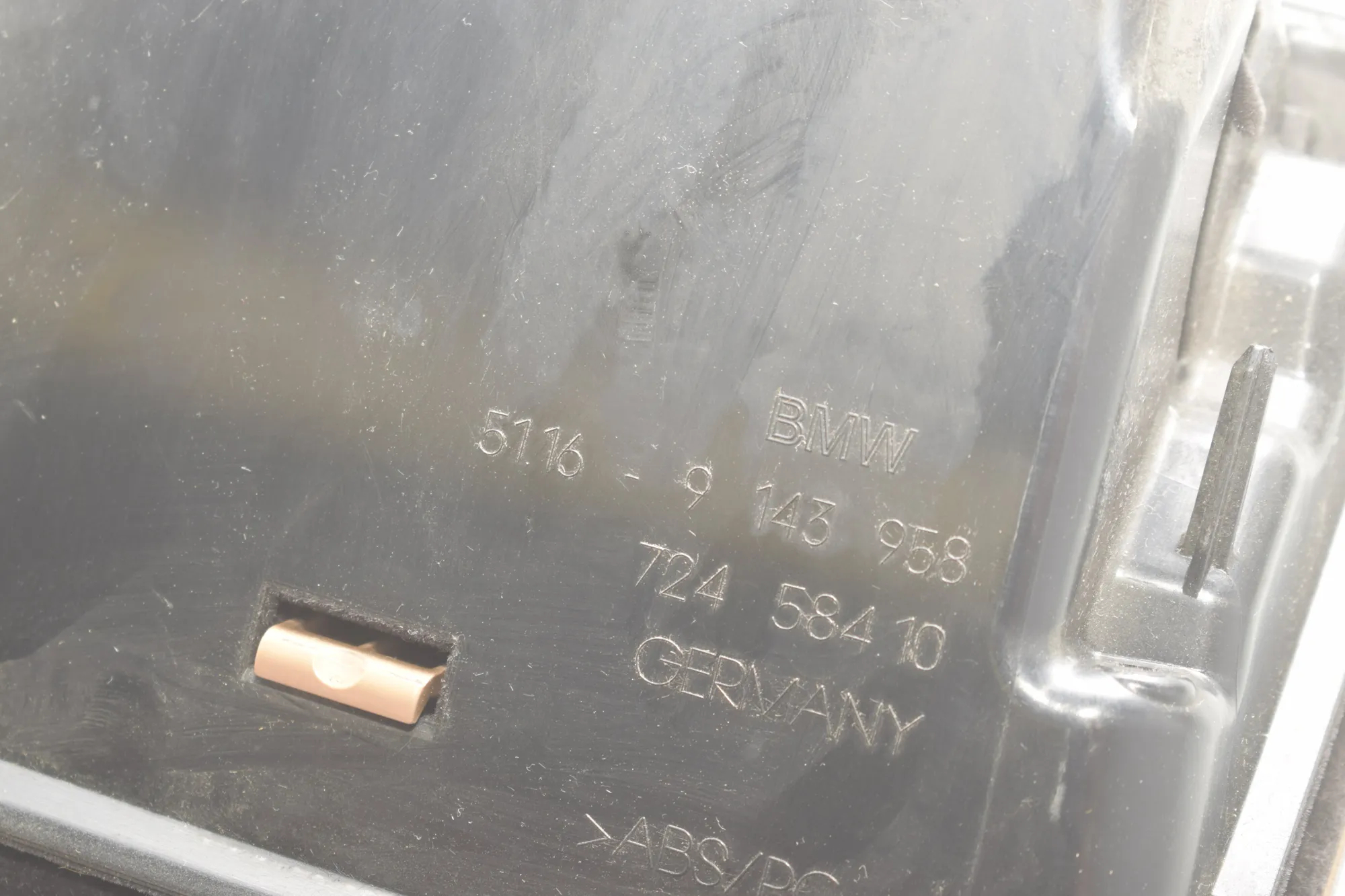 Glove Compartment – OEM 9143958 · BMW 7 (F01, F02) 740 d xDrive 2011 – 5