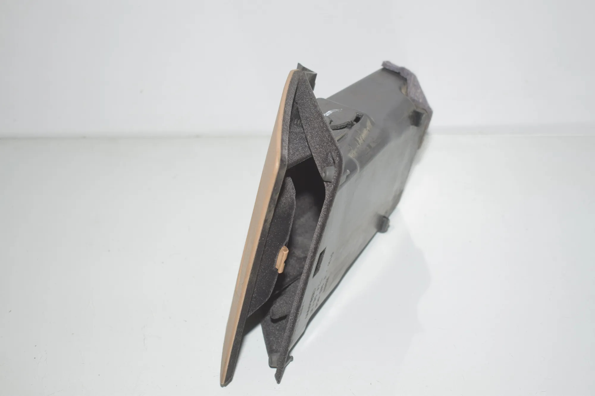 Glove Compartment – OEM 9143958 · BMW 7 (F01, F02) 740 d xDrive 2011 – 3