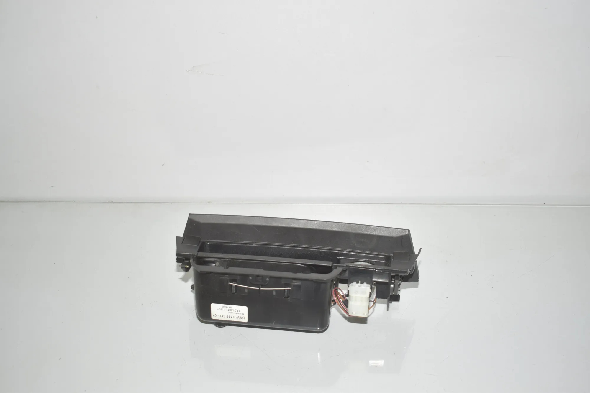 Ashtray – OEM 9119317 · BMW 7 (F01, F02) 740 d xDrive 2011