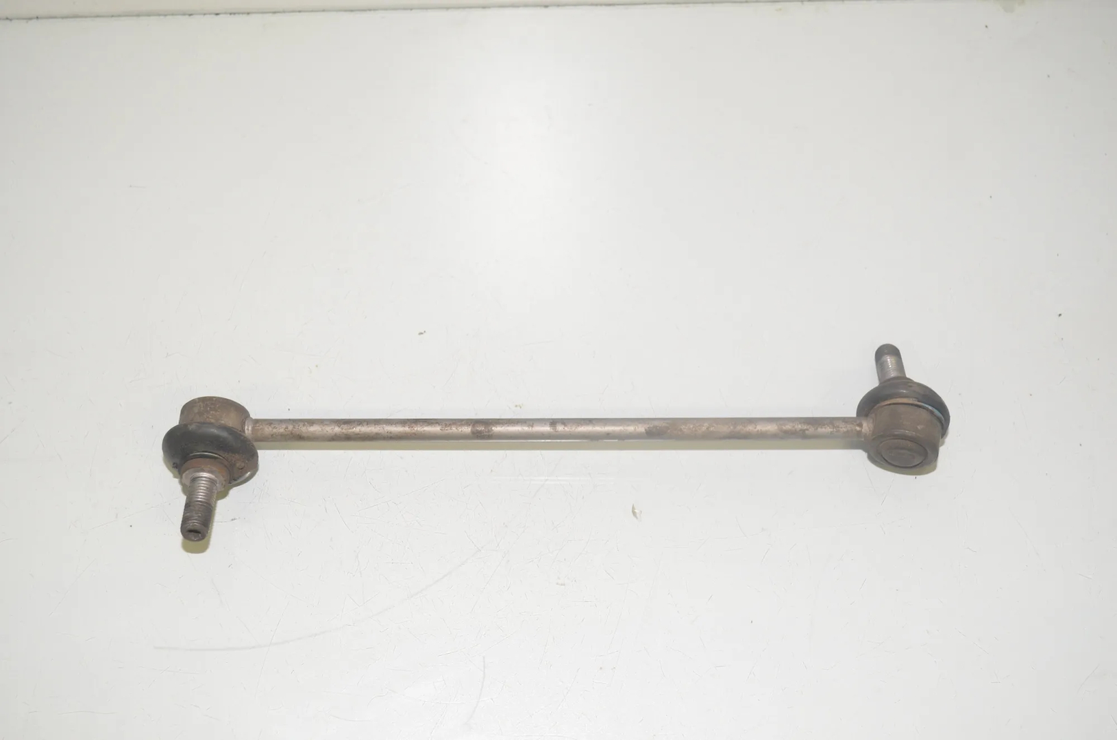 Front Right Stabilizer Link – OEM 6777319 · BMW 7 (F01, F02) 740 d xDrive 2011 – 3