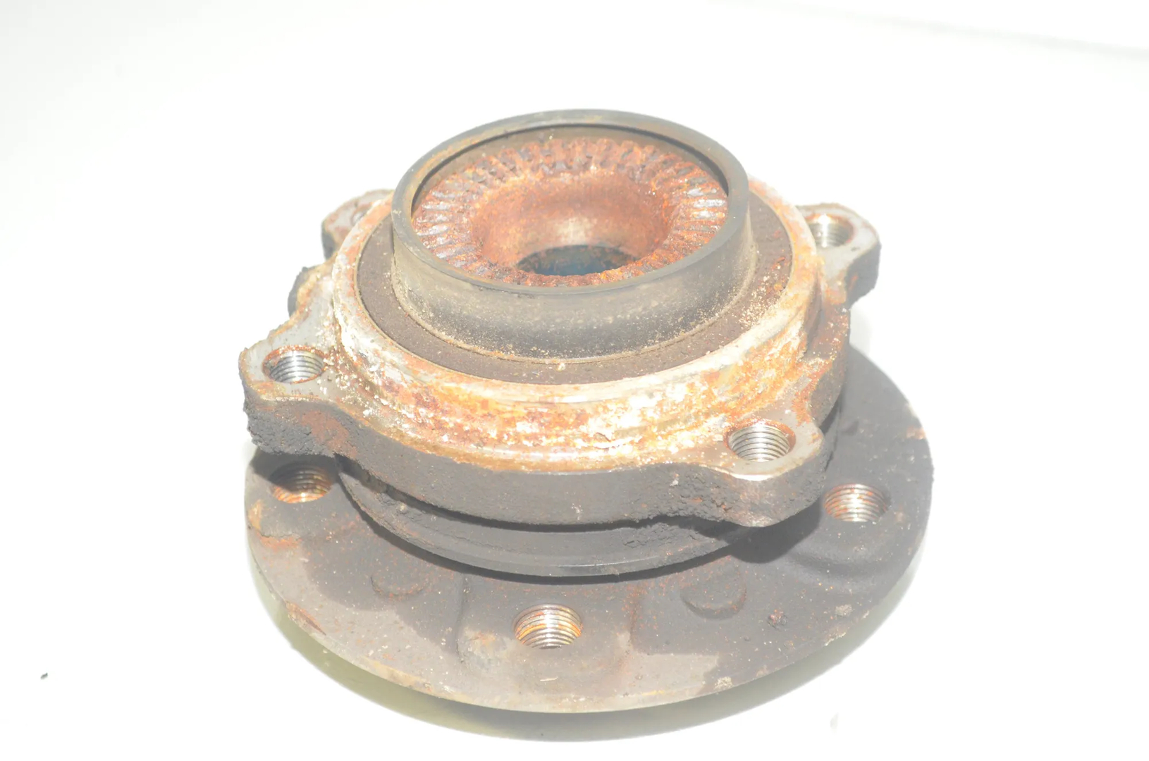 Front Left Wheel Bearing – OEM 6868480 · BMW 7 (F01, F02) 740 d xDrive 2011 – 2