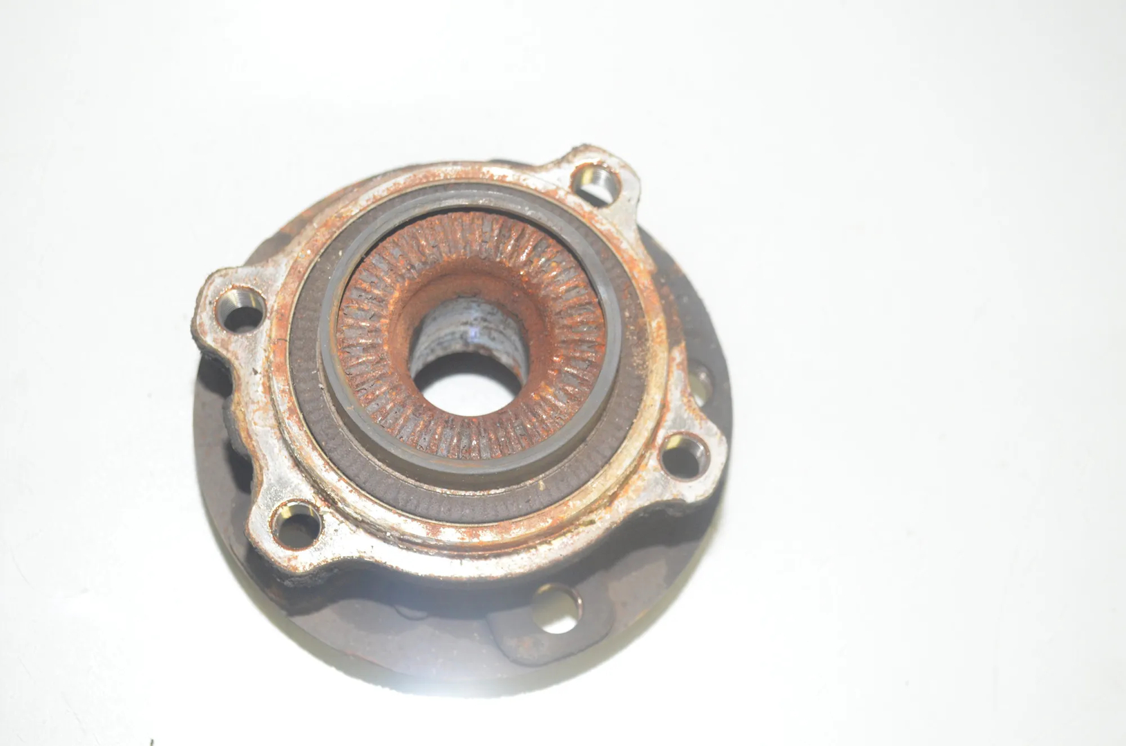 Front Left Wheel Bearing – OEM 6868480 · BMW 7 (F01, F02) 740 d xDrive 2011