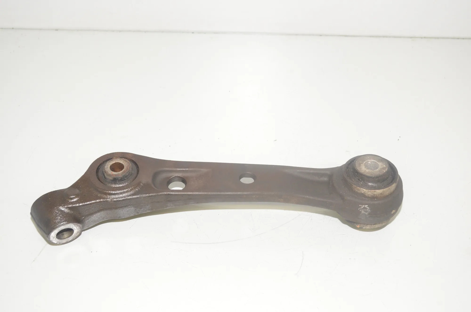 Front Left Straight Control Arm – OEM 6777739 · BMW 7 (F01, F02) 740 d xDrive 2011 – 4