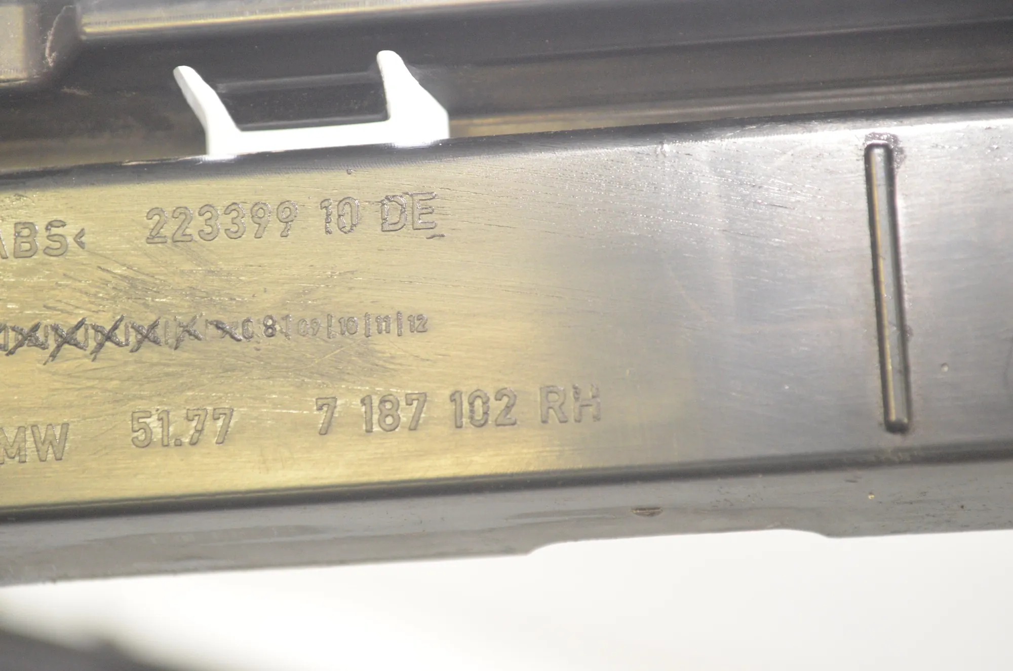 Sideskirt Bracket – OEM 7187103 · BMW 7 (F01, F02) 740 d xDrive 2011 – 5
