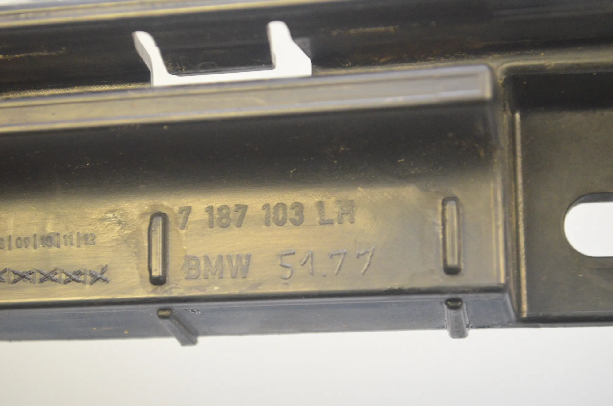 Sideskirt Bracket – OEM 7187103 · BMW 7 (F01, F02) 740 d xDrive 2011 – 4