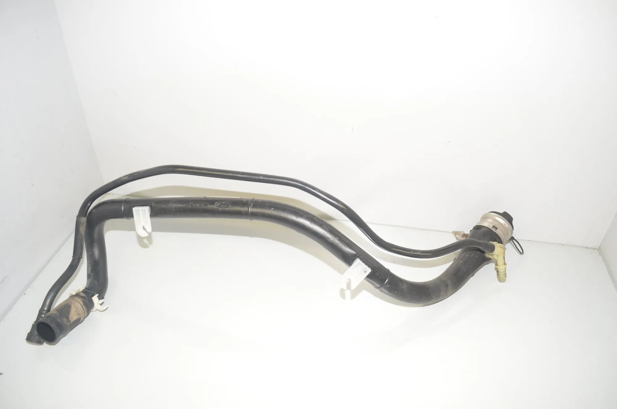 Fuel Tank Pipe – OEM 7185148 · BMW 7 (F01, F02) 740 d xDrive 2011 – 3