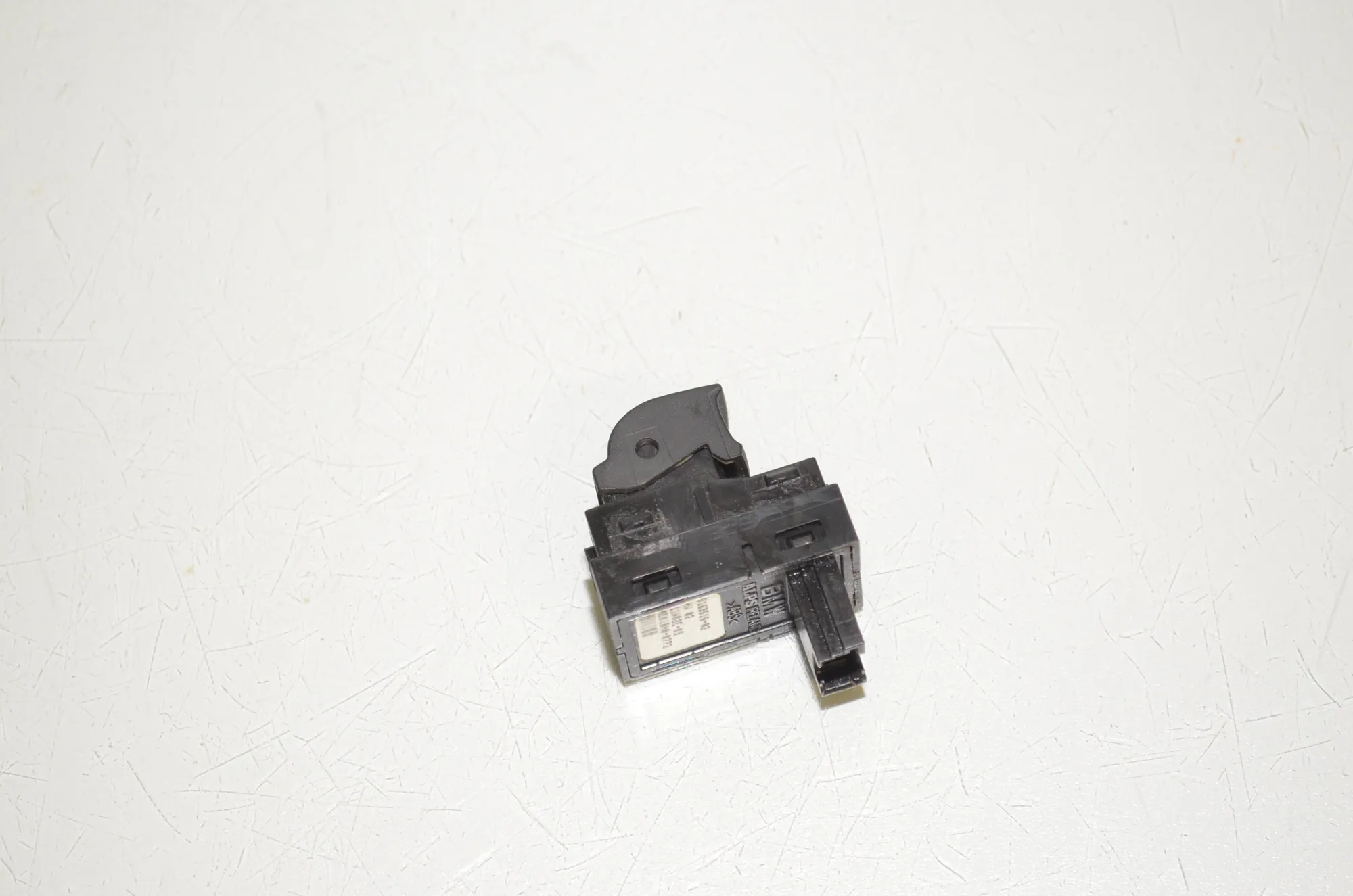 Front Right Door Window Switch – OEM 9163519 · BMW 7 (F01, F02) 740 d xDrive 2011 – 3