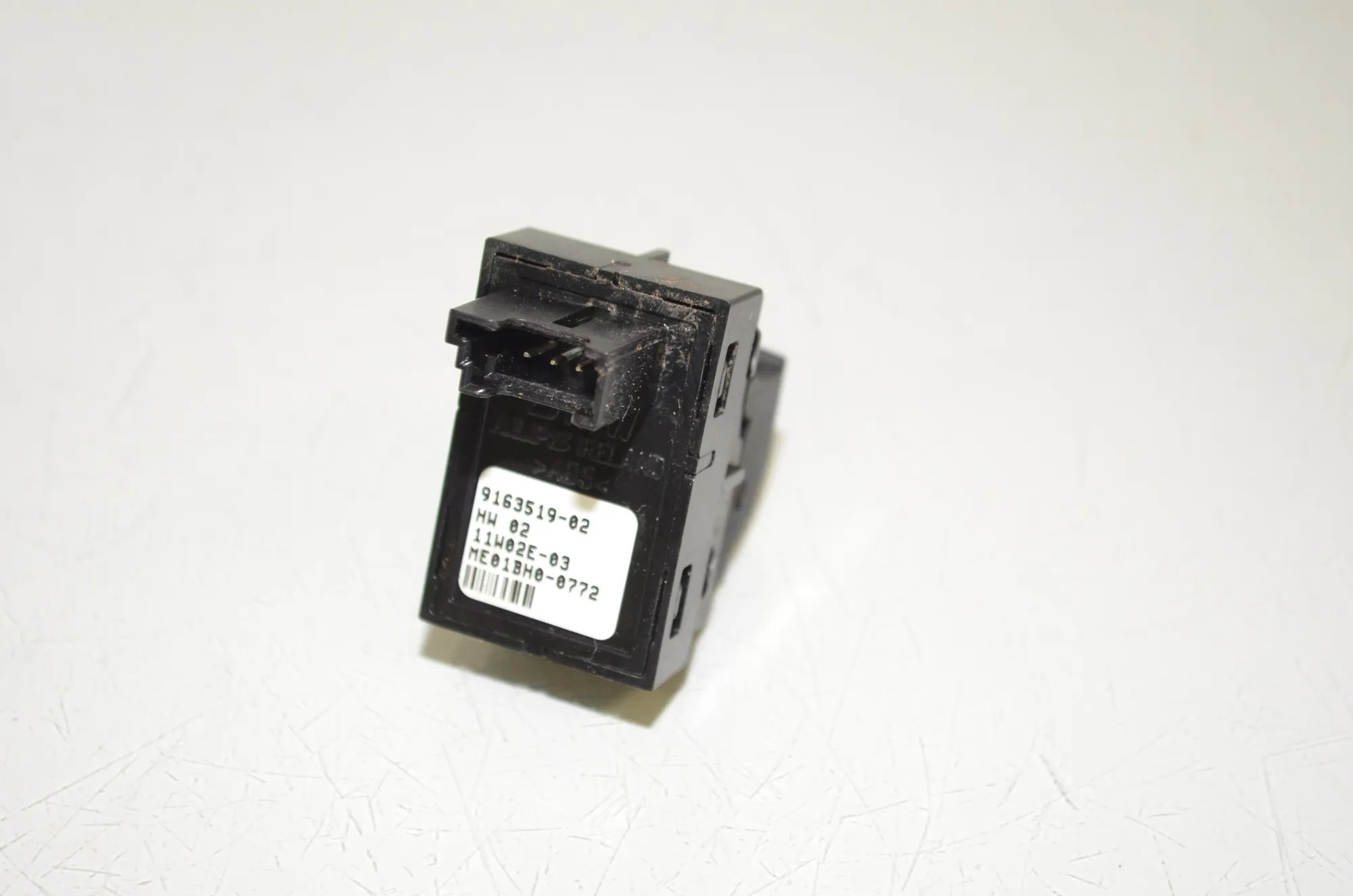 Front Right Door Window Switch – OEM 9163519 · BMW 7 (F01, F02) 740 d xDrive 2011 – 4