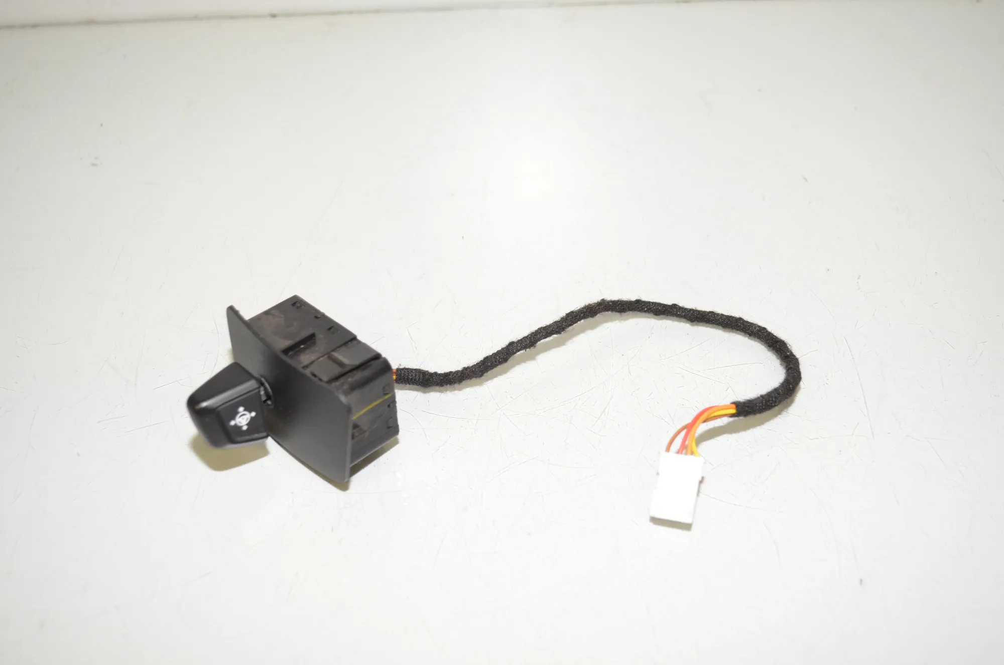 Steering Wheel Adjustment Switch – OEM 9188877 · BMW 7 (F01, F02) 740 d xDrive 2011 – 4