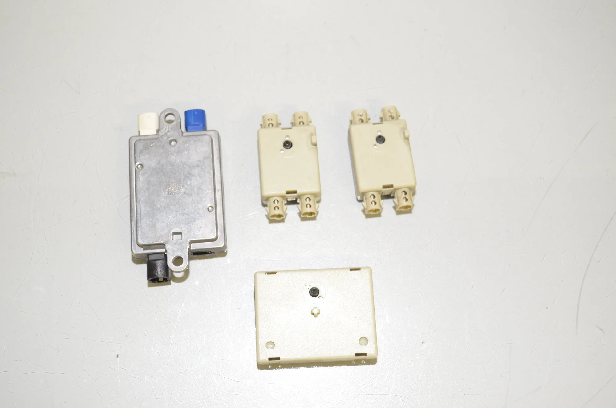 Antenna – OEM 9140179 · BMW 7 (F01, F02) 740 d xDrive 2011 – 3
