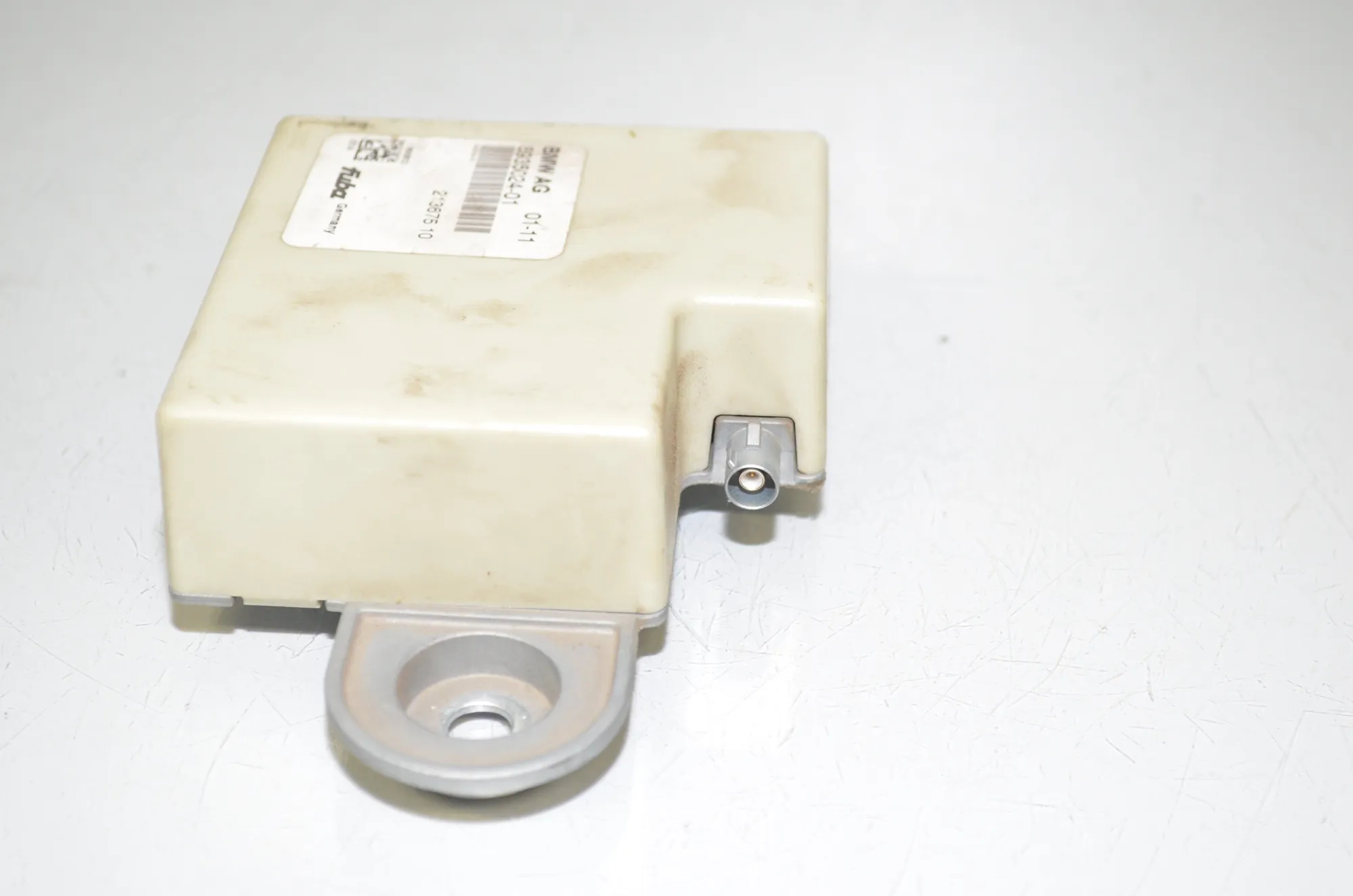Antenna – OEM 6935024 · BMW 7 (F01, F02) 740 d xDrive 2011 – 3