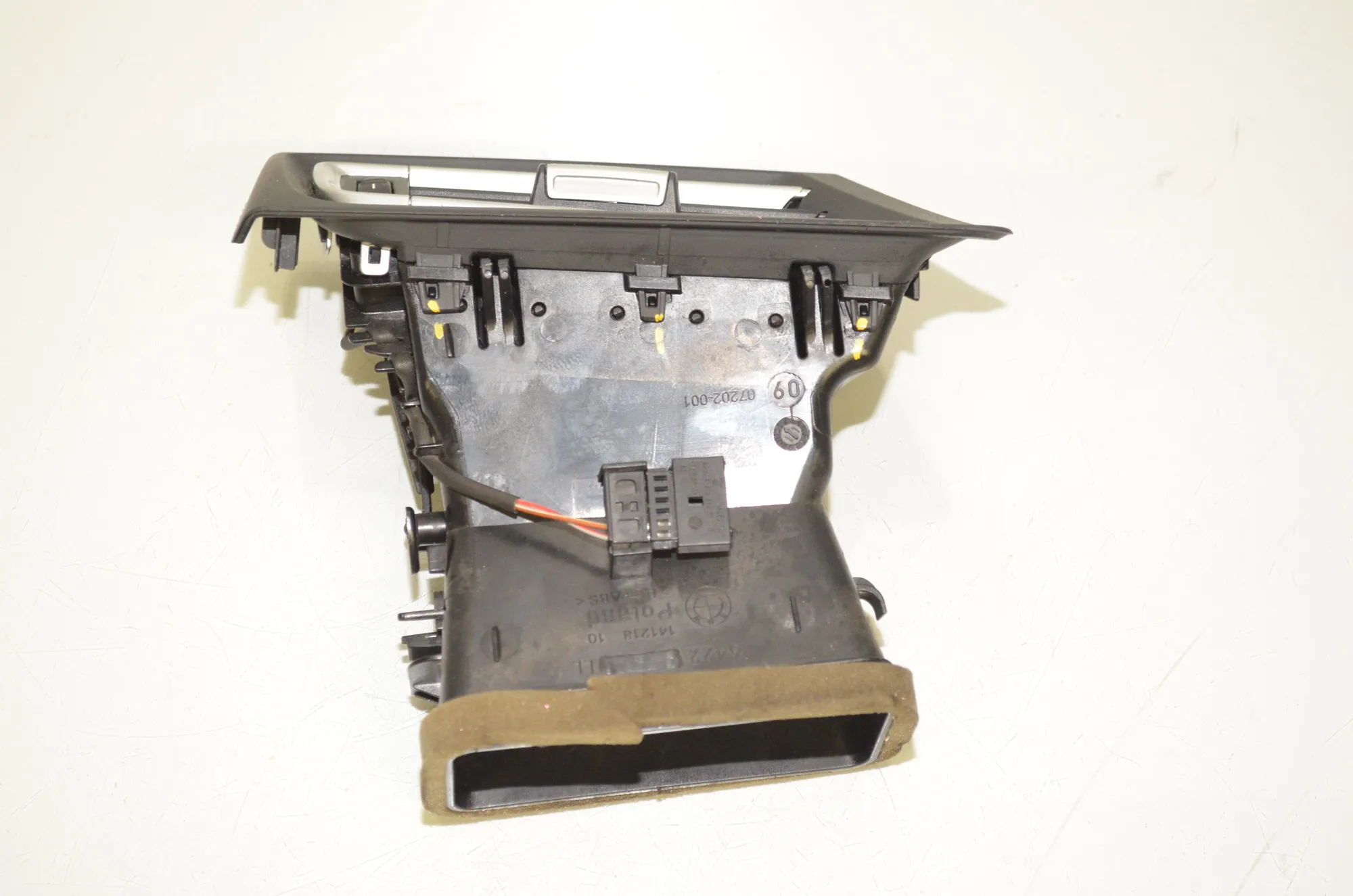 Dashboard Air Vents – OEM 9112150 · BMW 7 (F01, F02) 740 d xDrive 2011 – 2
