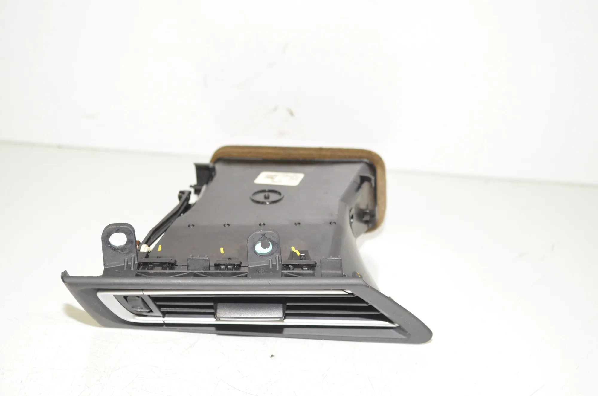 Dashboard Air Vents – OEM 9112150 · BMW 7 (F01, F02) 740 d xDrive 2011 – 4