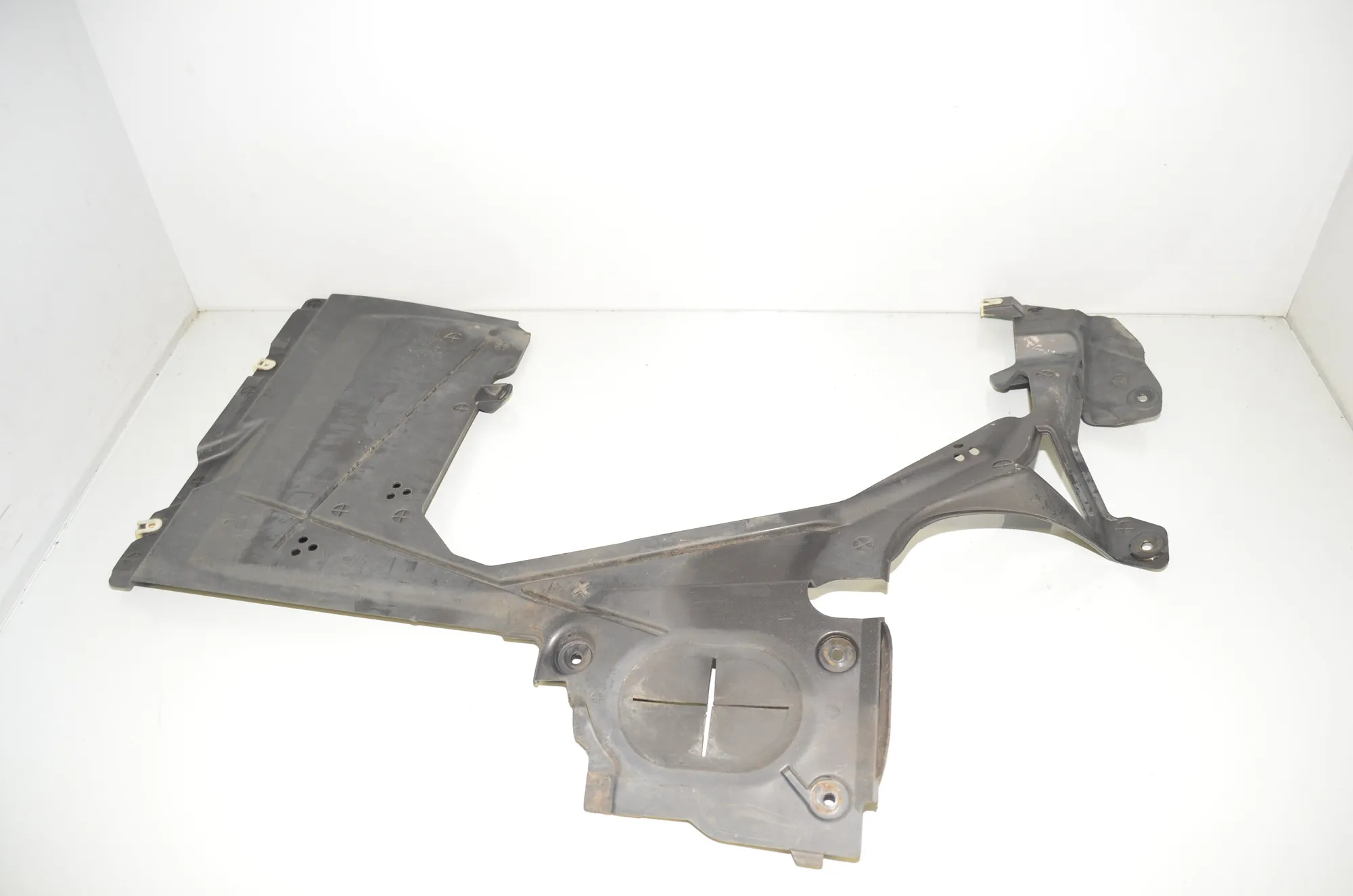 Rear Right Underbody Cover – OEM 7290808 · BMW 2 Gran Tourer (F46) 220 d xDrive 2018 – 3