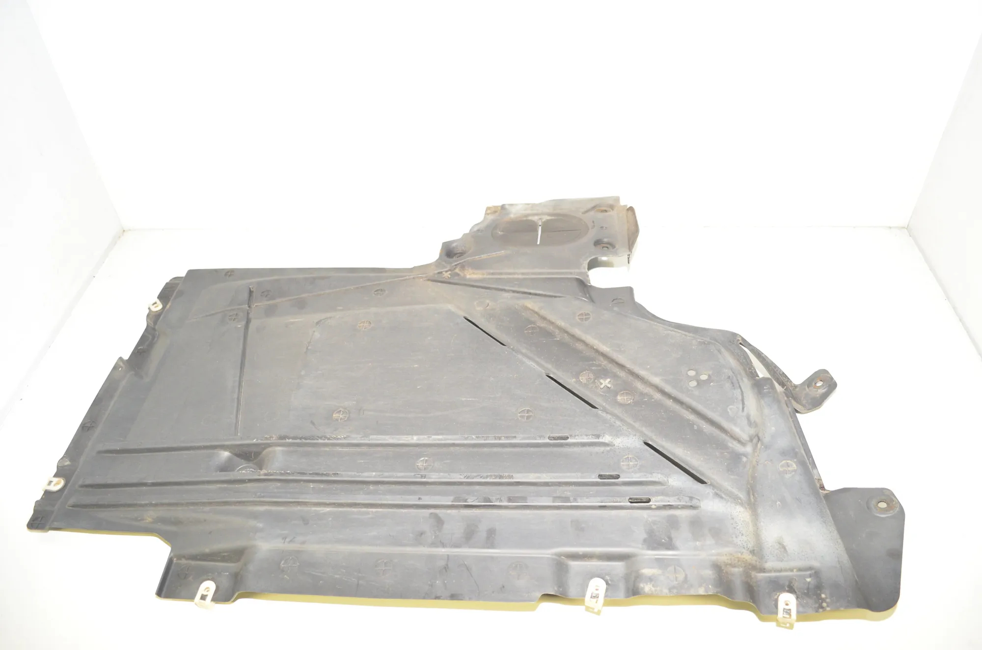 Rear Left Underbody Cover – OEM 7290807 · BMW 2 Gran Tourer (F46) 220 d xDrive 2018 – 3