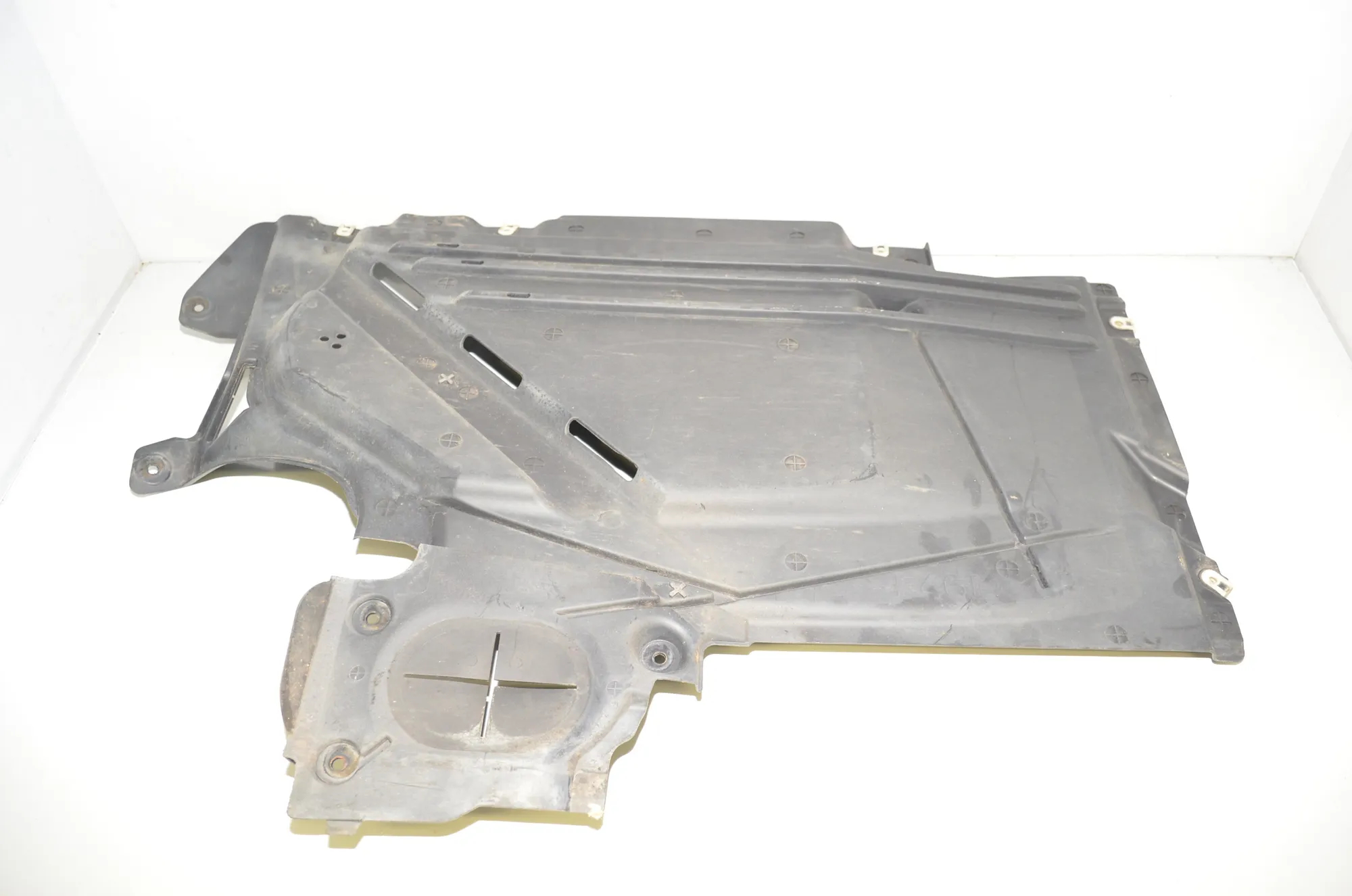 Rear Left Underbody Cover – OEM 7290807 · BMW 2 Gran Tourer (F46) 220 d xDrive 2018 – 4