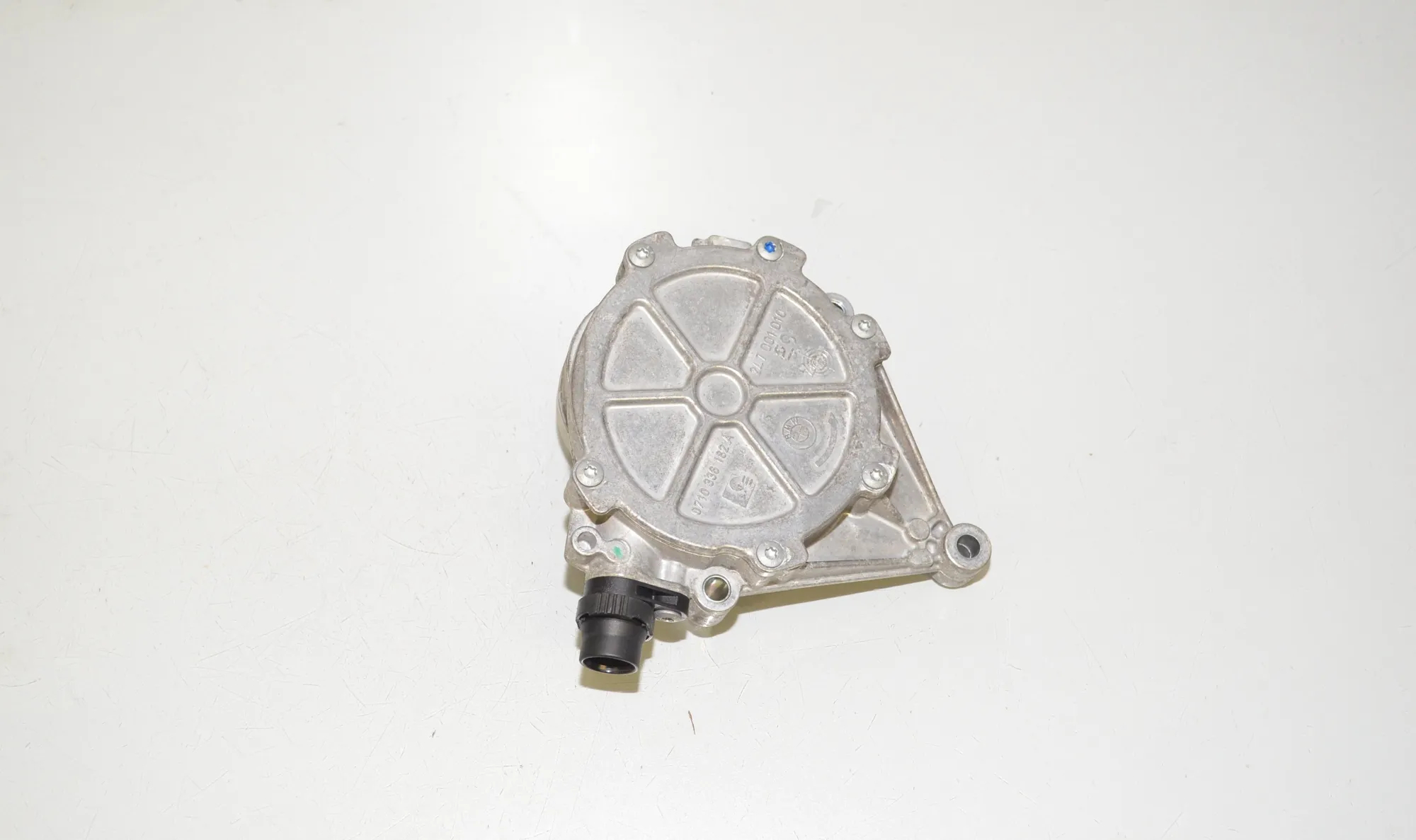 Vacuum Pump – OEM 7001010 · BMW 4 Coupe (F32, F82) 428 i xDrive 2016 – 4