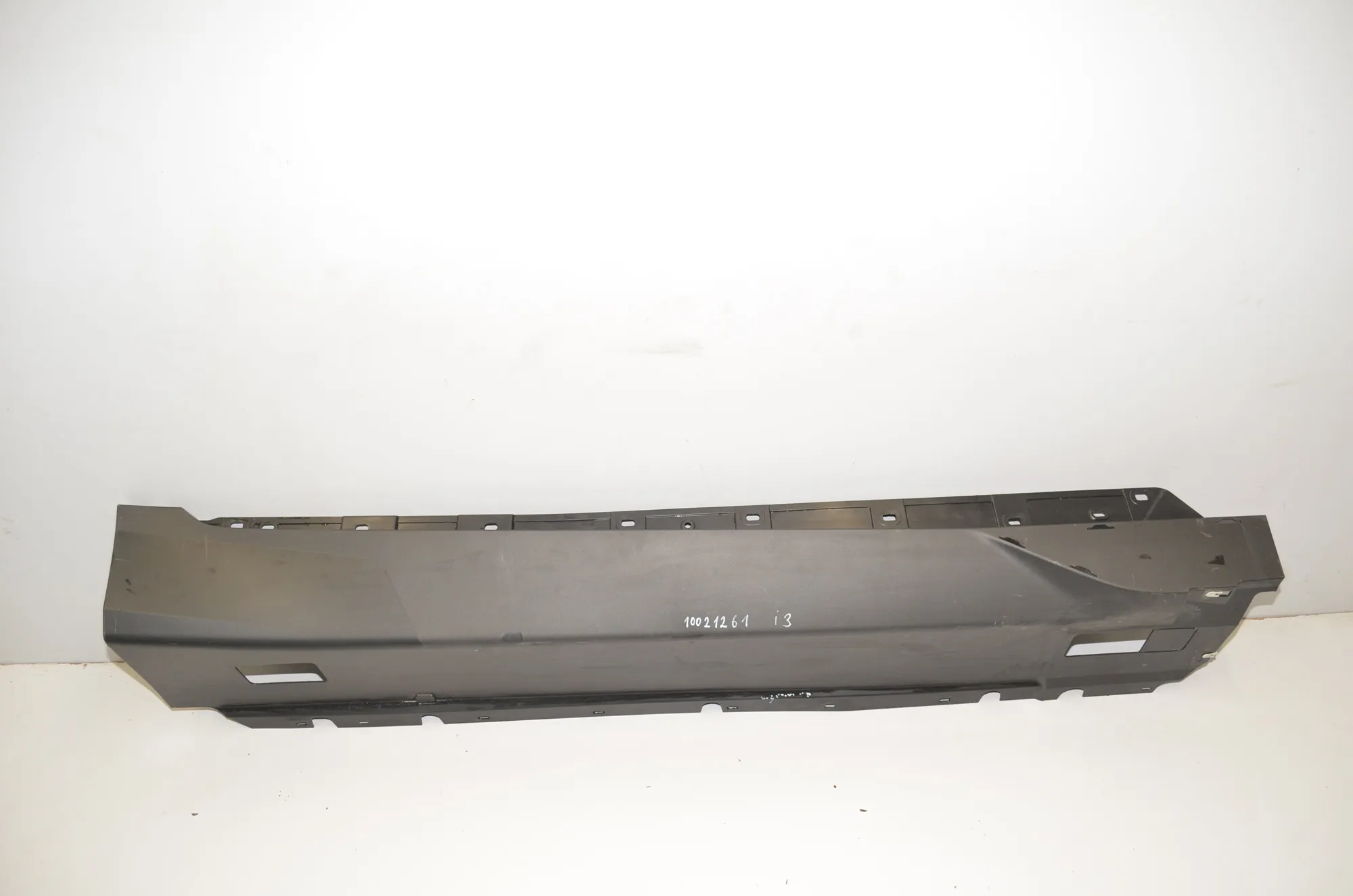 Right Side Plastic Sideskirt Cover – OEM 7368598 · BMW i3 (I01) s Electric 2022