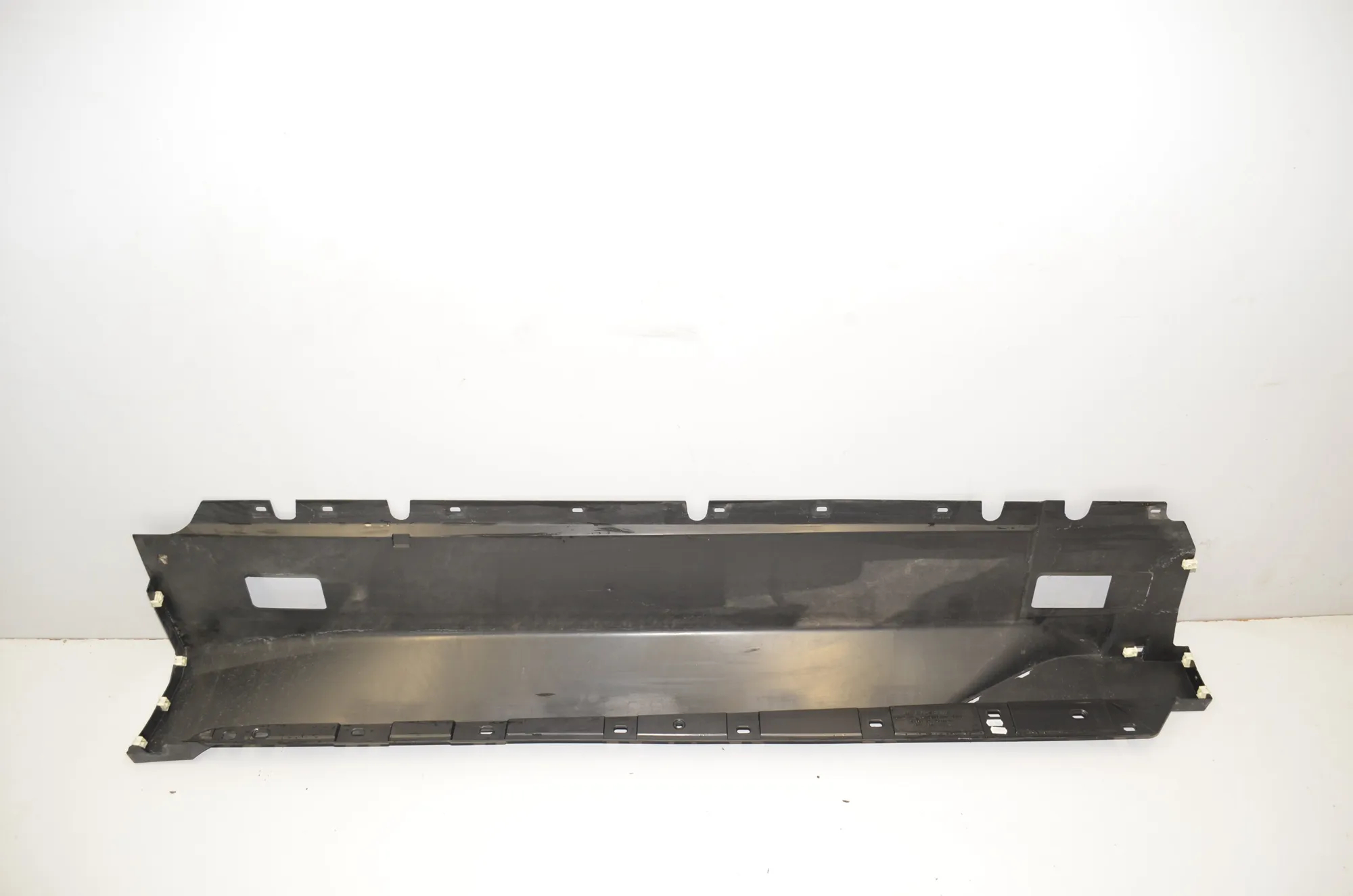 Right Side Plastic Sideskirt Cover – OEM 7368598 · BMW i3 (I01) s Electric 2022 – 3
