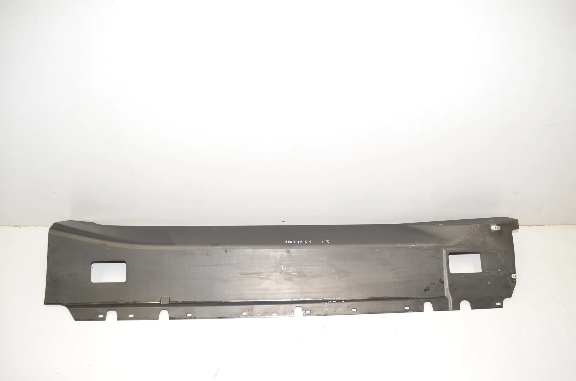 Right Side Plastic Sideskirt Cover – OEM 7368598 · BMW i3 (I01) s Electric 2022 – 4