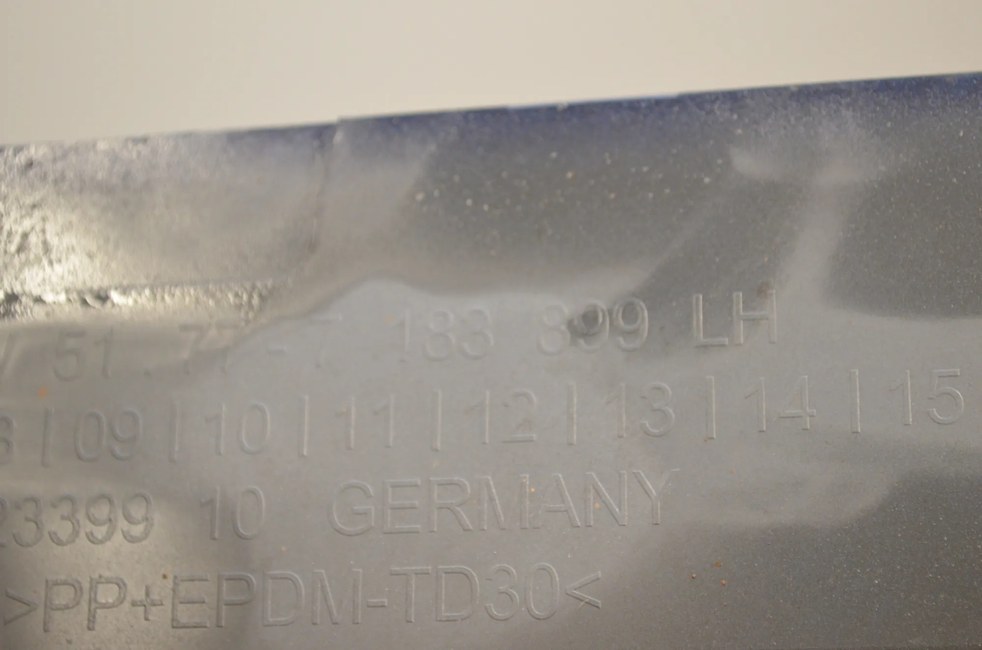Left Side Plastic Sideskirt Cover – OEM 7183899 · BMW 7 (F01, F02) 740 d xDrive 2011 – 5