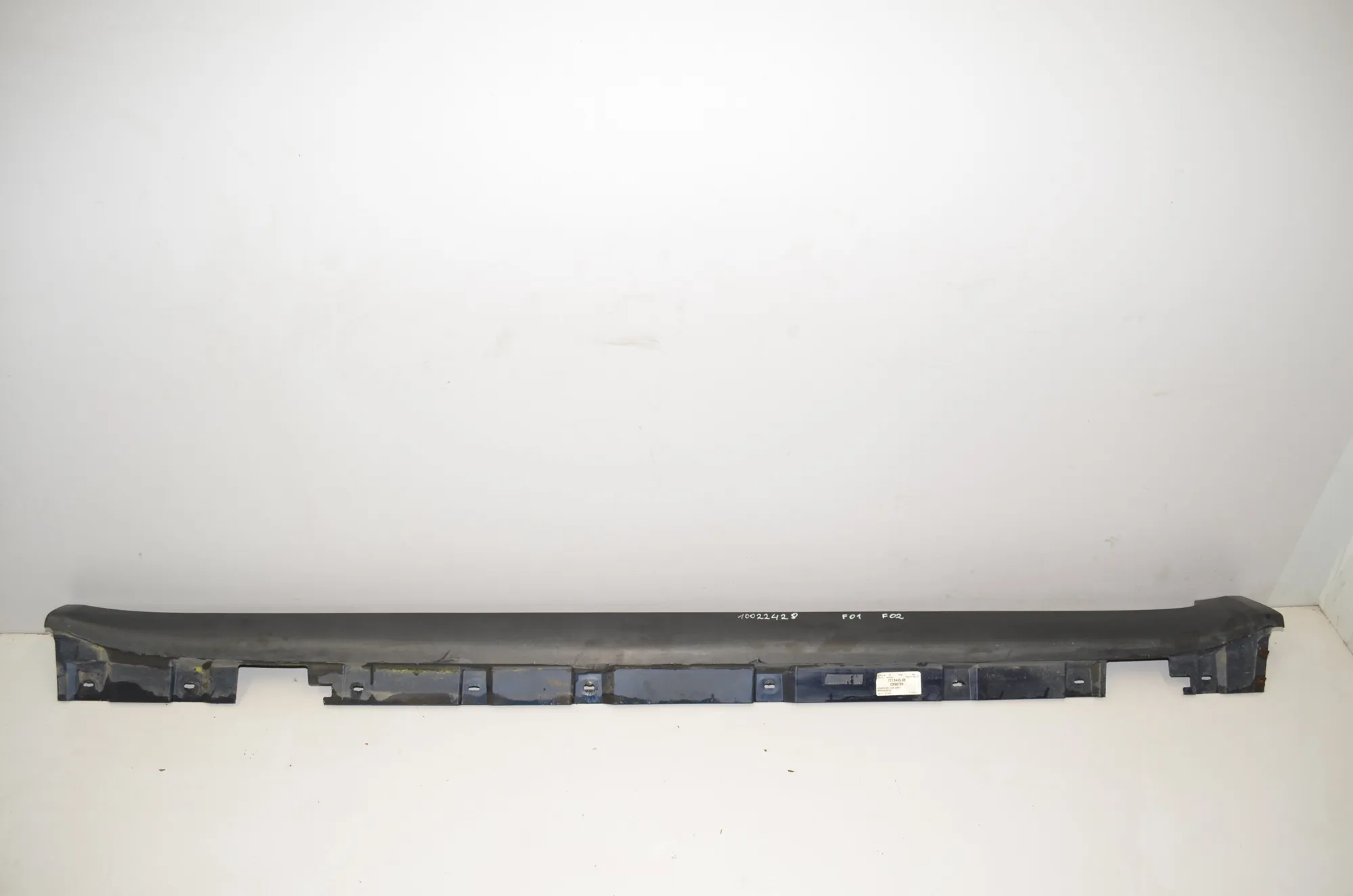 Left Side Plastic Sideskirt Cover – OEM 7183899 · BMW 7 (F01, F02) 740 d xDrive 2011 – 4