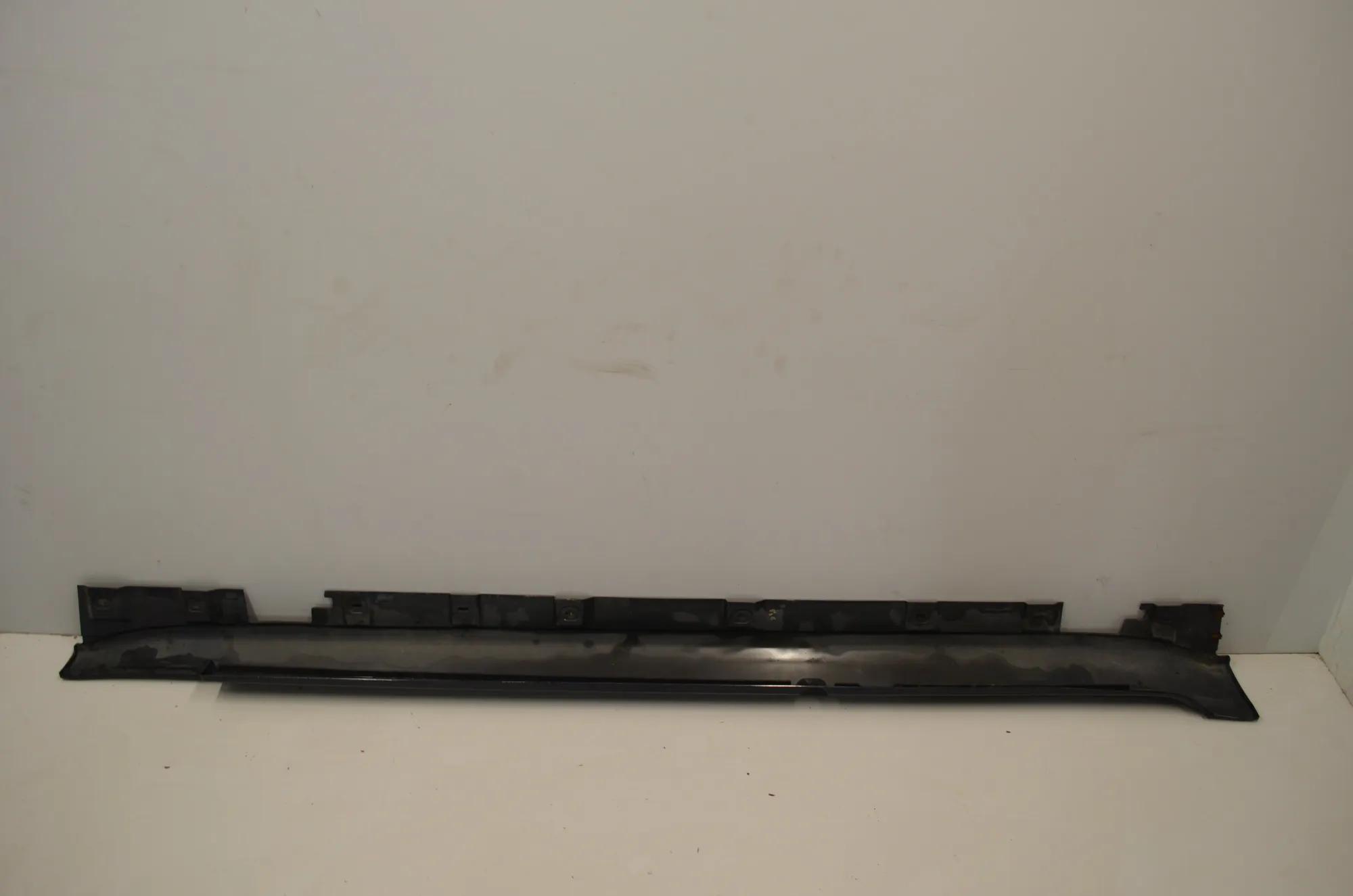 Left Side Plastic Sideskirt Cover – OEM 7183899 · BMW 7 (F01, F02) 740 d xDrive 2011 – 3