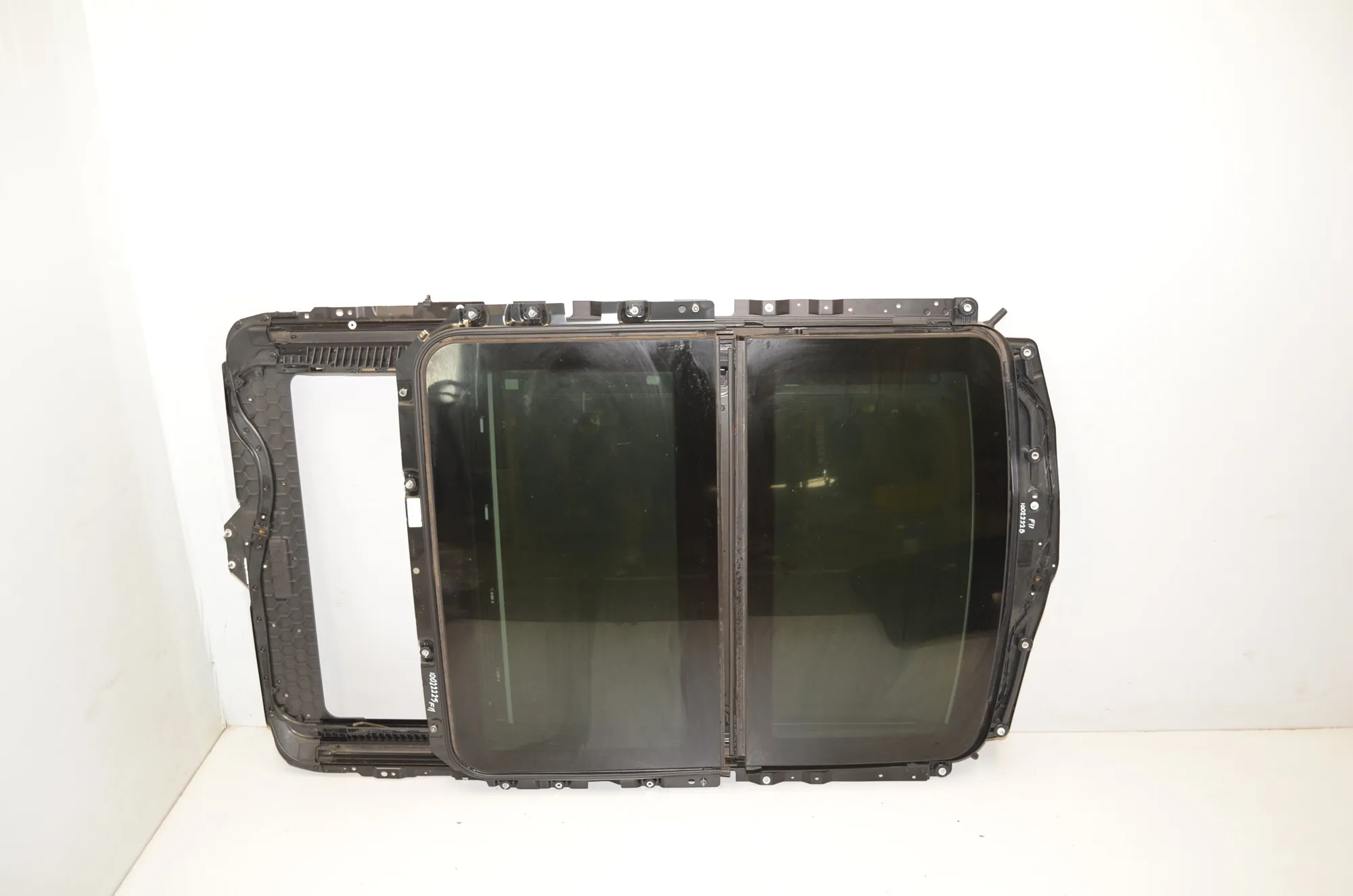 Sunroof – OEM 7237960 · BMW 5 Touring (F11) 530 d 2012 – 2