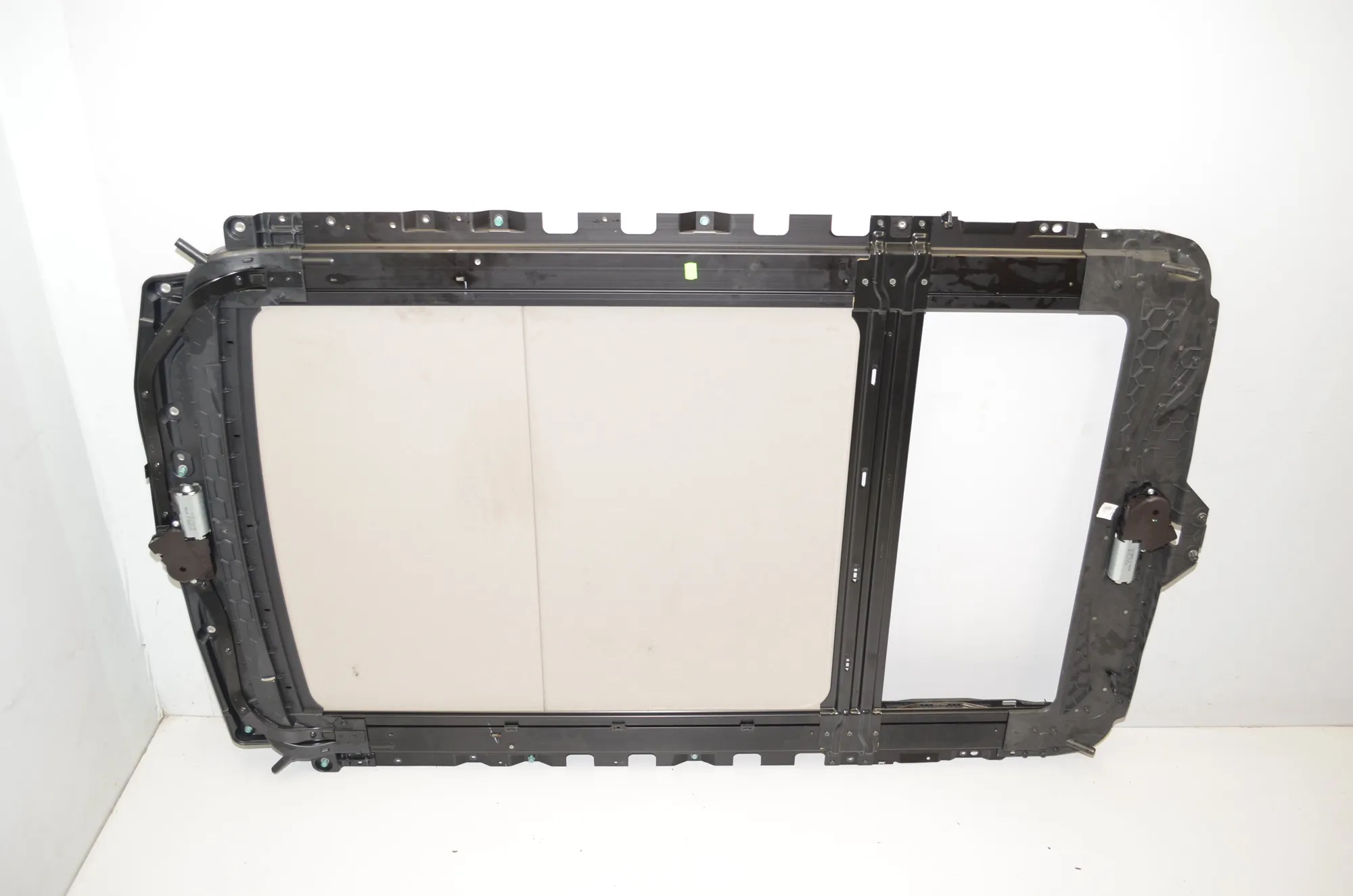Sunroof – OEM 7237960 · BMW 5 Touring (F11) 530 d 2012 – 3