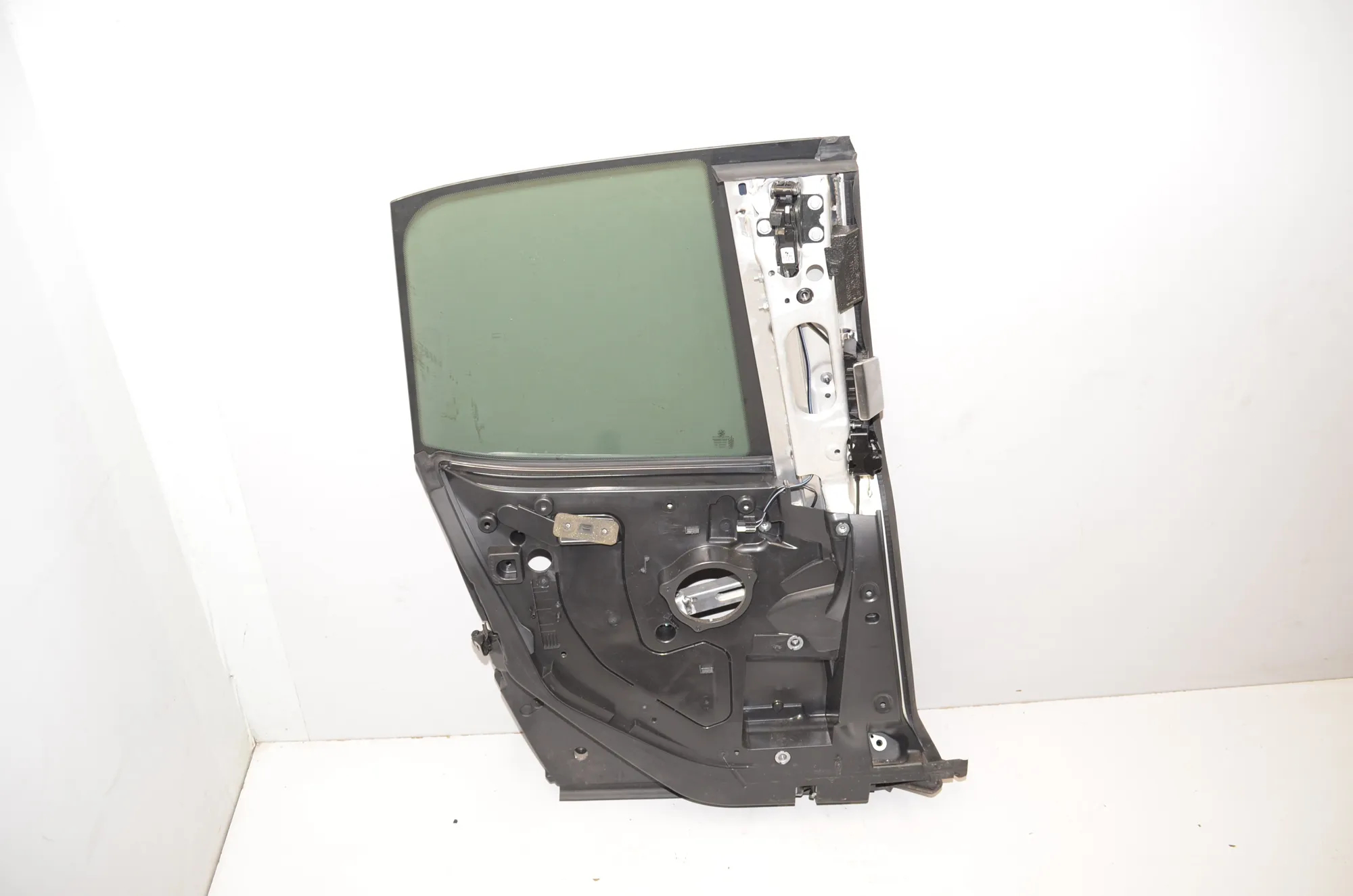 Rear Left Door – OEM 000 · BMW i3 (I01) s Electric 2022 – 4