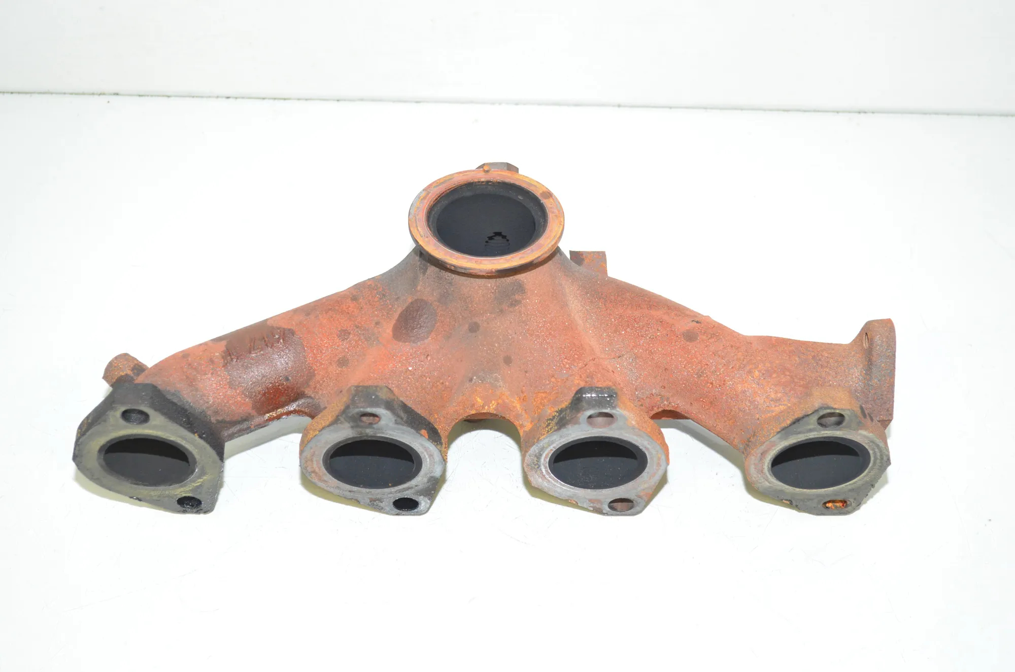 Exhaust Manifold – OEM 8519889 · BMW 2 Gran Tourer (F46) 220 d xDrive 2018 – 2