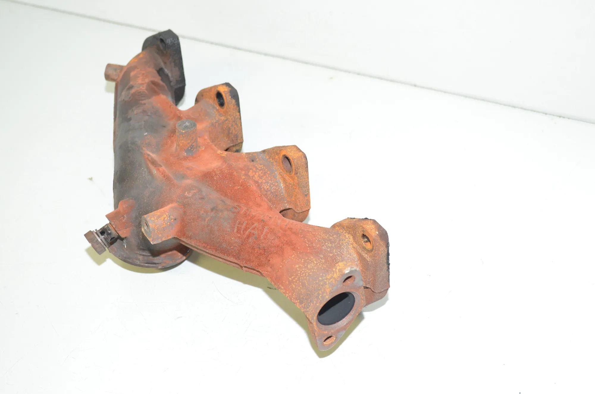 Exhaust Manifold – OEM 8519889 · BMW 2 Gran Tourer (F46) 220 d xDrive 2018 – 4