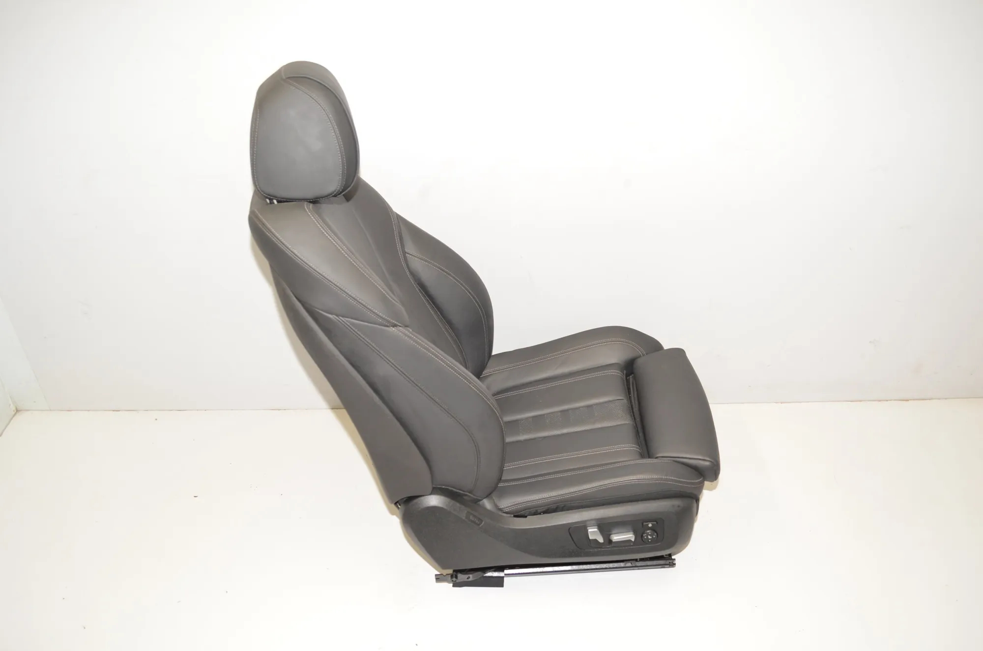 Front Right Seat · BMW X5 (G05) (2018 - -) xDrive M 50 d 2019 – 4