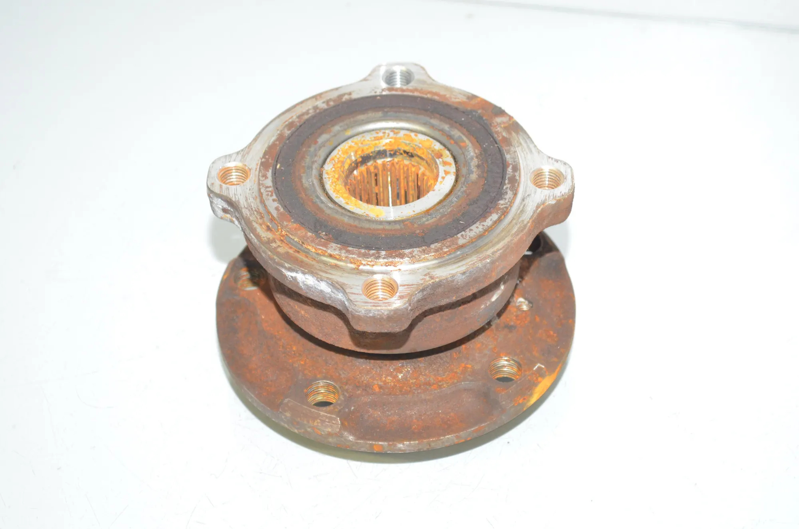 Rear Left Wheel Bearing – OEM 6867811 · BMW X6 (F16, F86) xDrive 30 d 2016 – 4